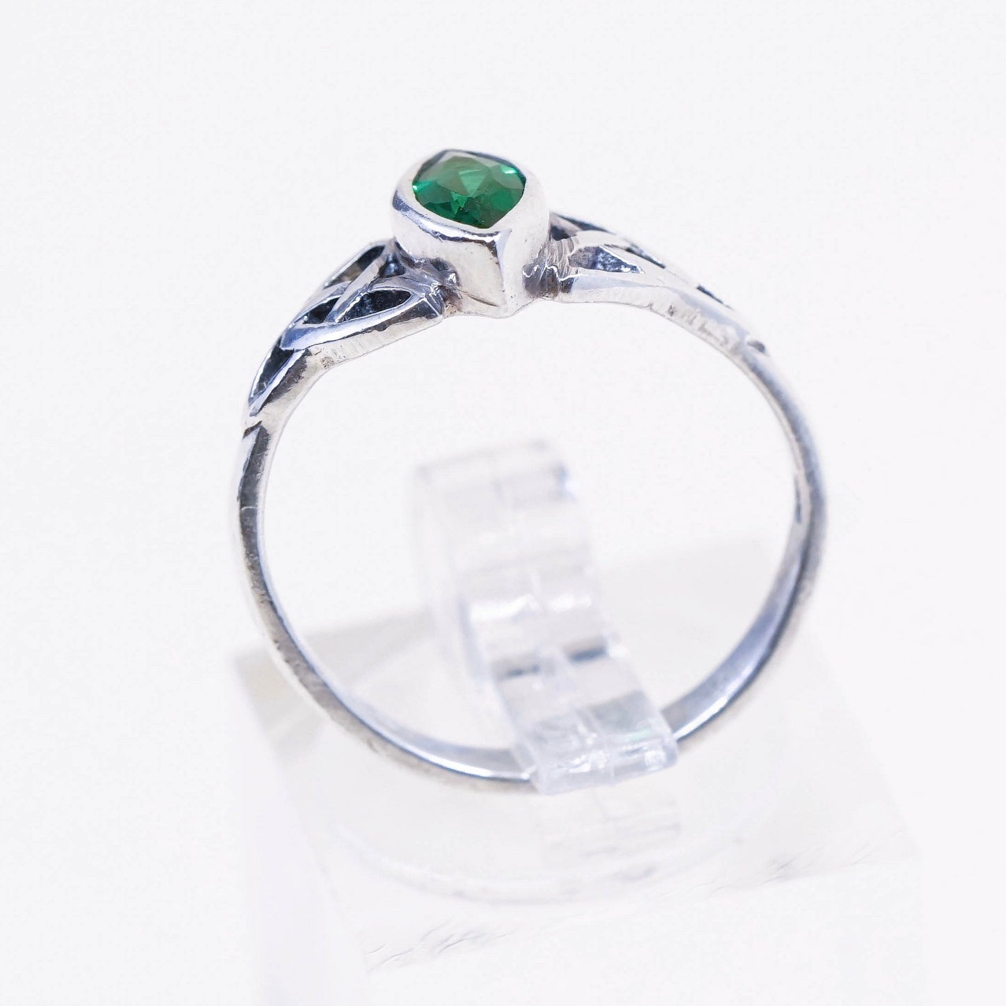 Size 6.75, Vintage sterling 925 silver handmade ring with peridot