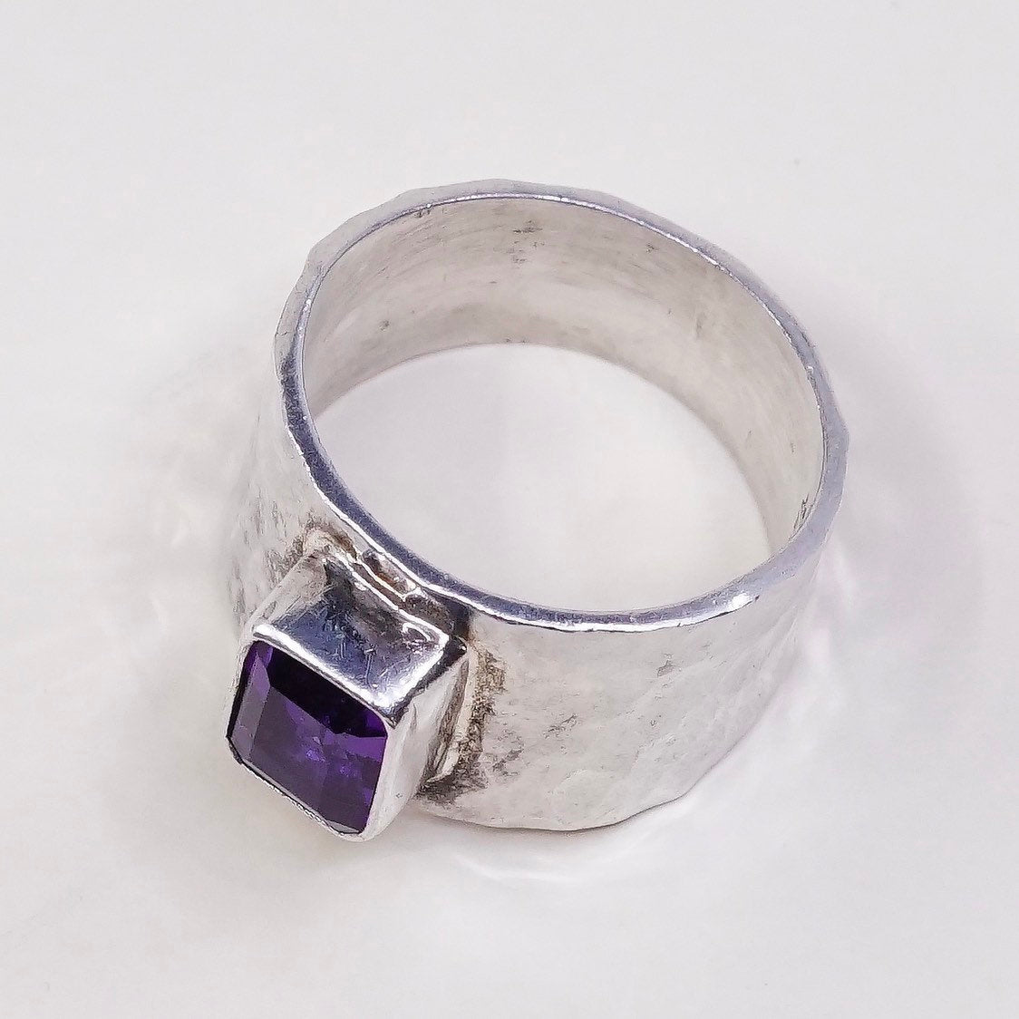 sz 8 vtg sterling silver handmade ring, Mexico 925 hammered band w/ amethyst