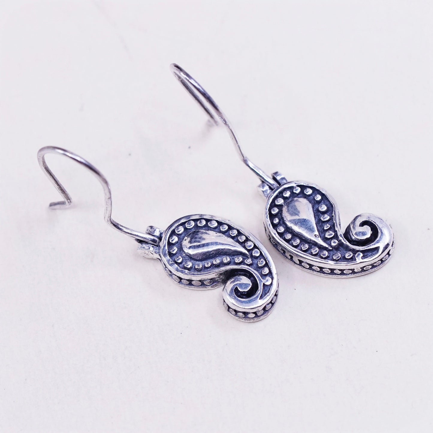 Vintage Sterling silver handmade Bali earrings, Indian 925 swirl pattern oval