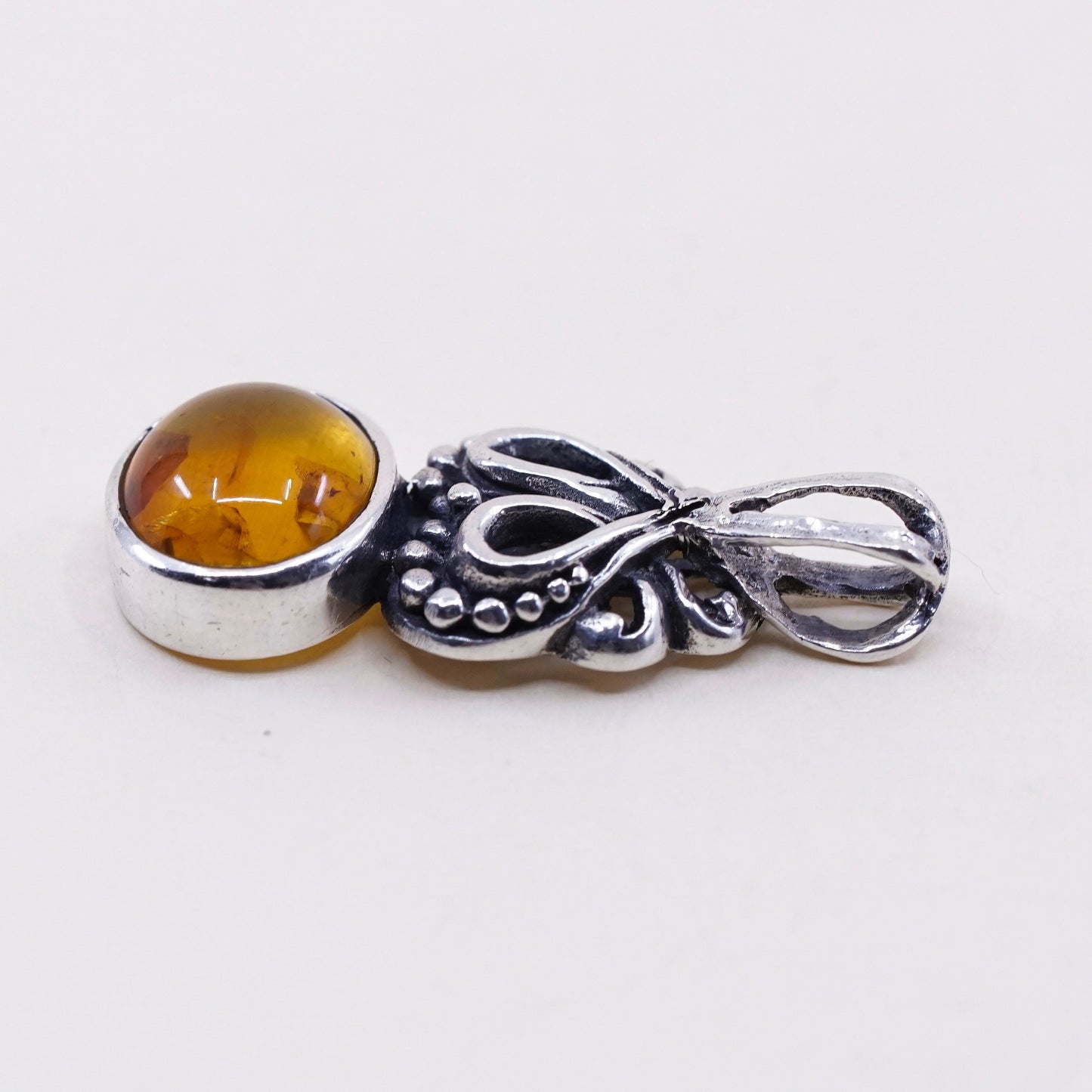 Vintage sterling 925 silver handmade pendant with oval amber and beads around