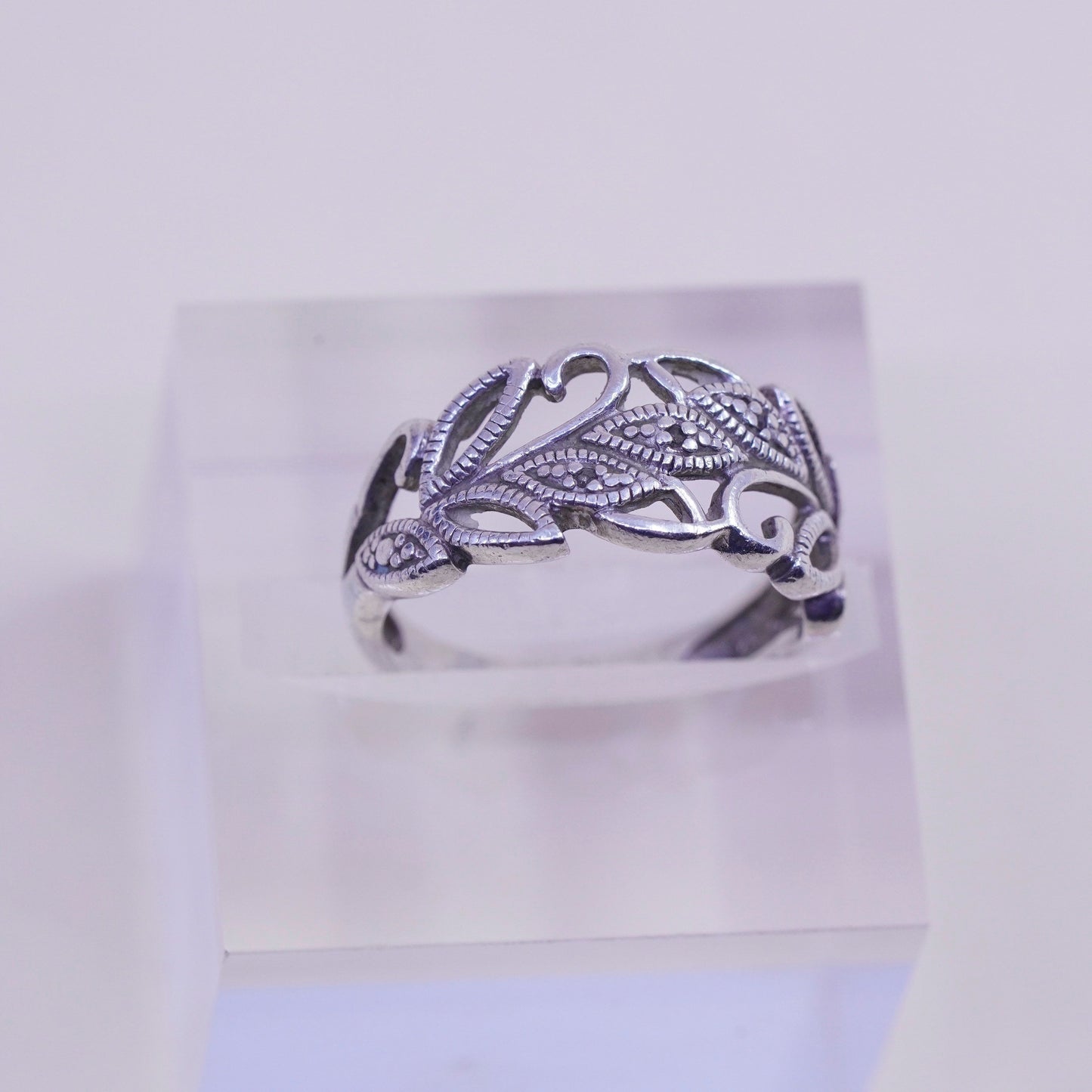 Size 7.25, vintage Sterling silver ring, 925 leaves band with real diamond