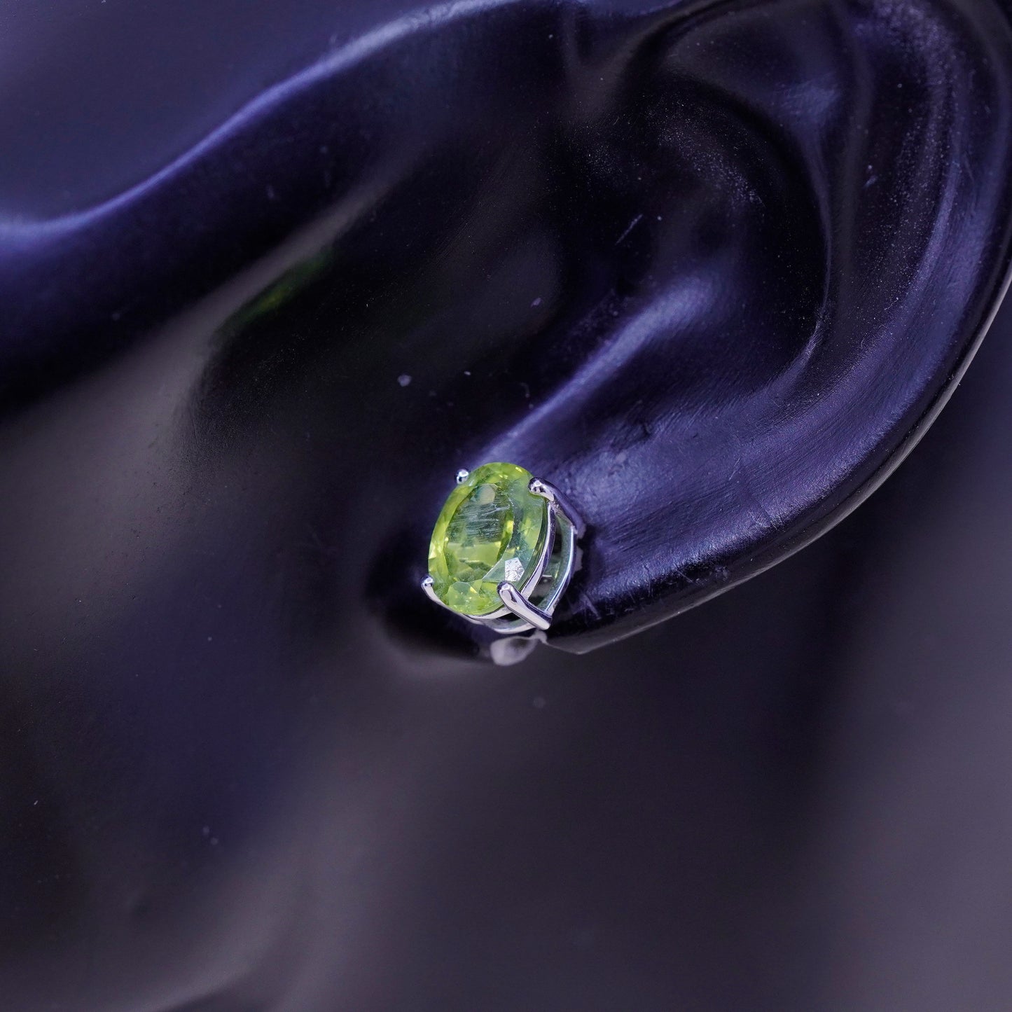 7mm, Vintage sterling 925 silver earrings with peridot, minimalist studs
