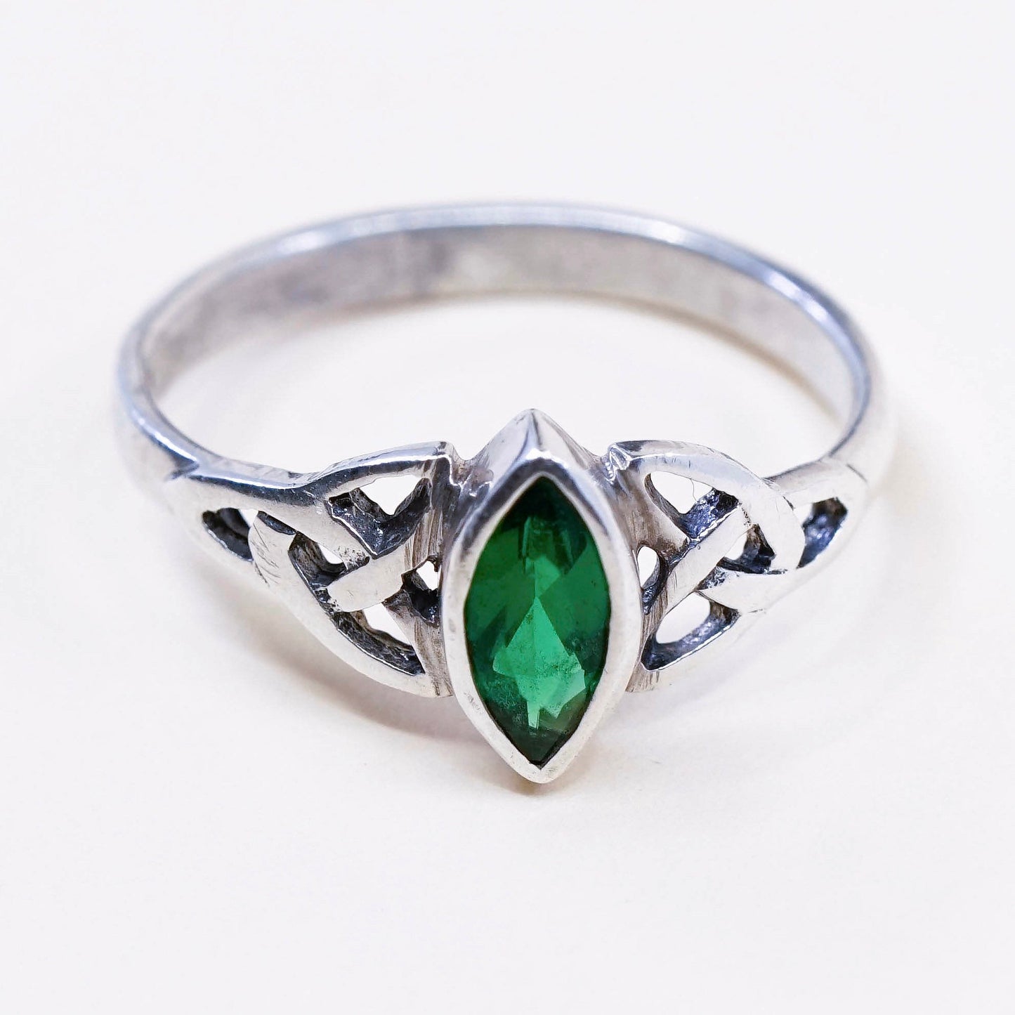 Size 6.75, Vintage sterling 925 silver handmade ring with peridot