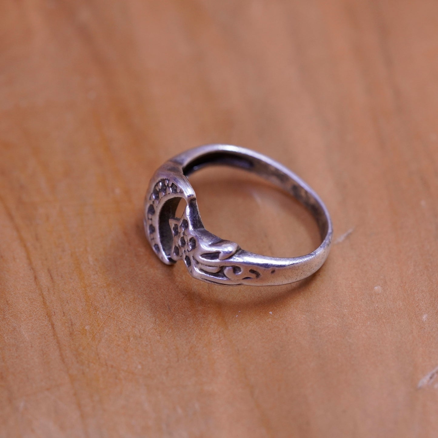 Size 7, vintage Sterling silver handmade tiny ring, 925 star band