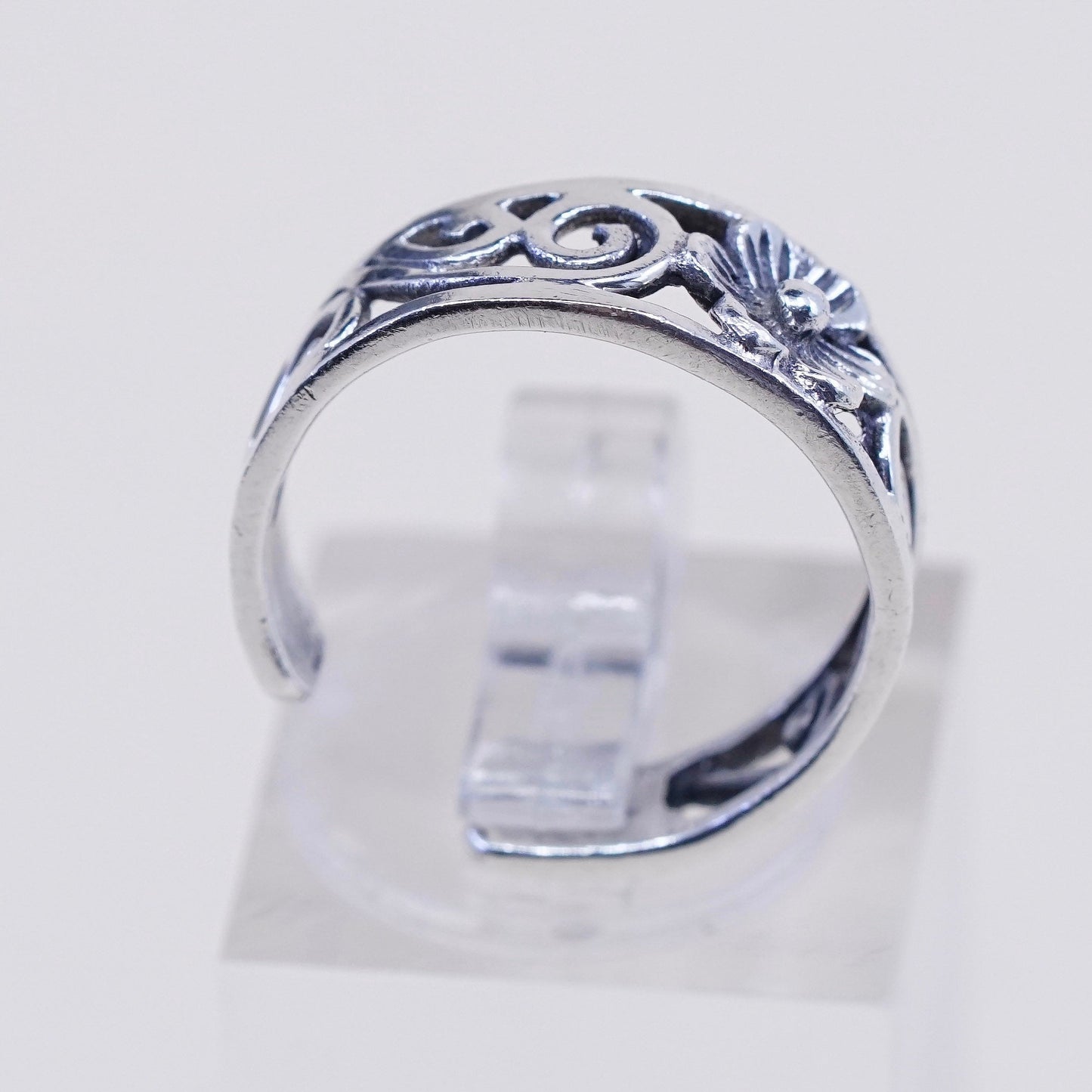 Size 5.75, vintage Sterling silver handmade ring, 925 filigree band with flower