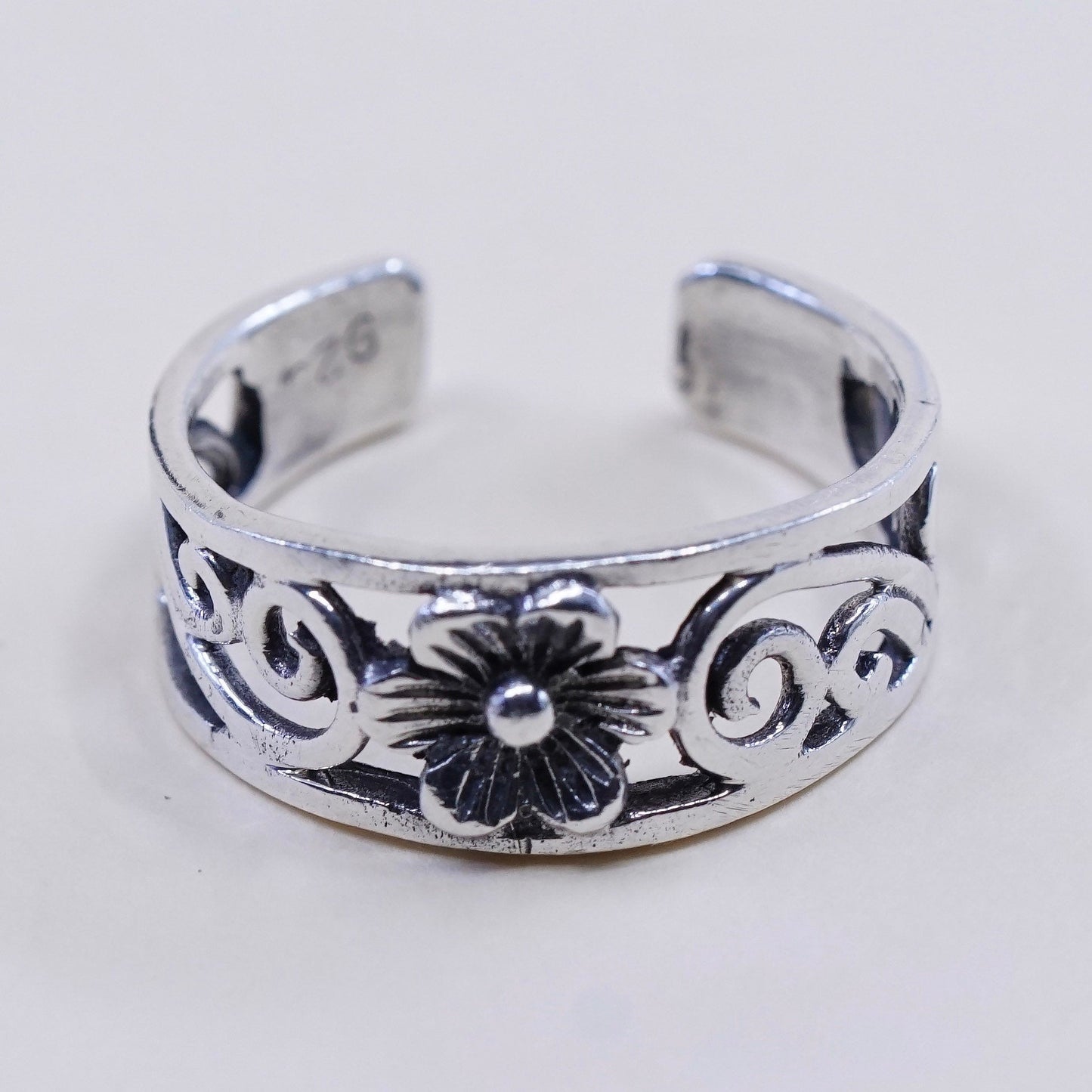Size 5.75, vintage Sterling silver handmade ring, 925 filigree band with flower