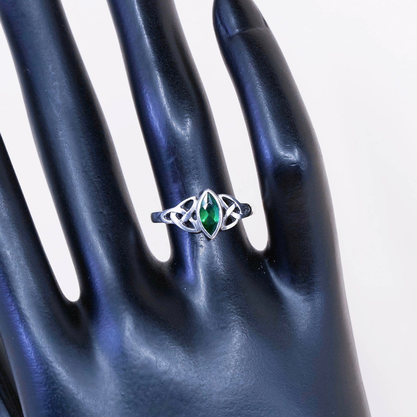 Size 6.75, Vintage sterling 925 silver handmade ring with peridot