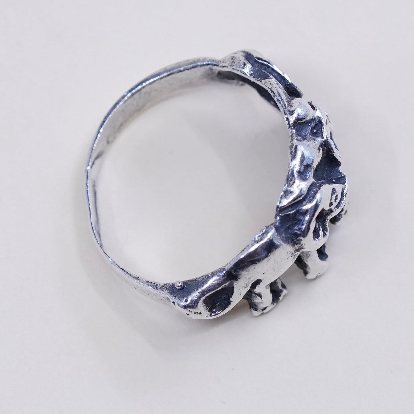 Size 5.75, vintage sterling silver handmade ring. 925 silver elephant band