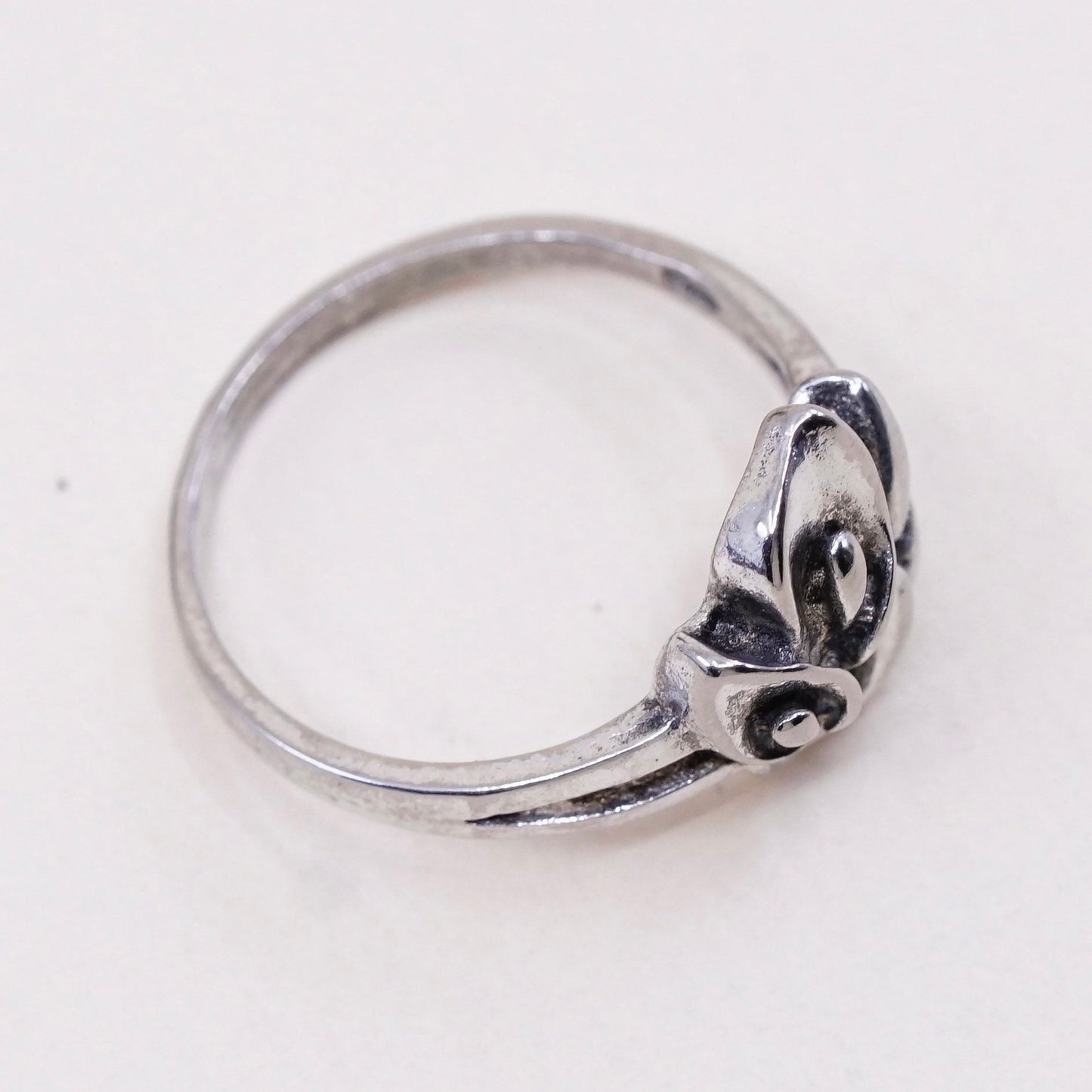 Size 6, vintage Sterling 925 silver handmade ring with lily flower