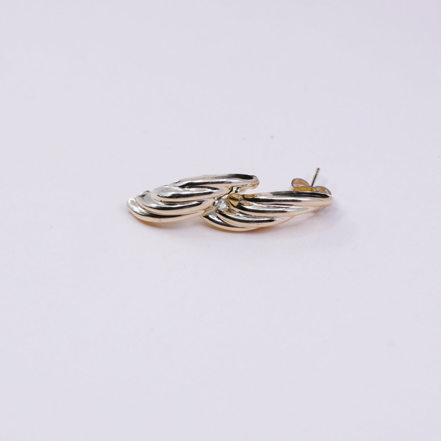 1.2g, vintage 14K yellow gold earrings, real gold ribbed shell studs , stamped 14K PPC