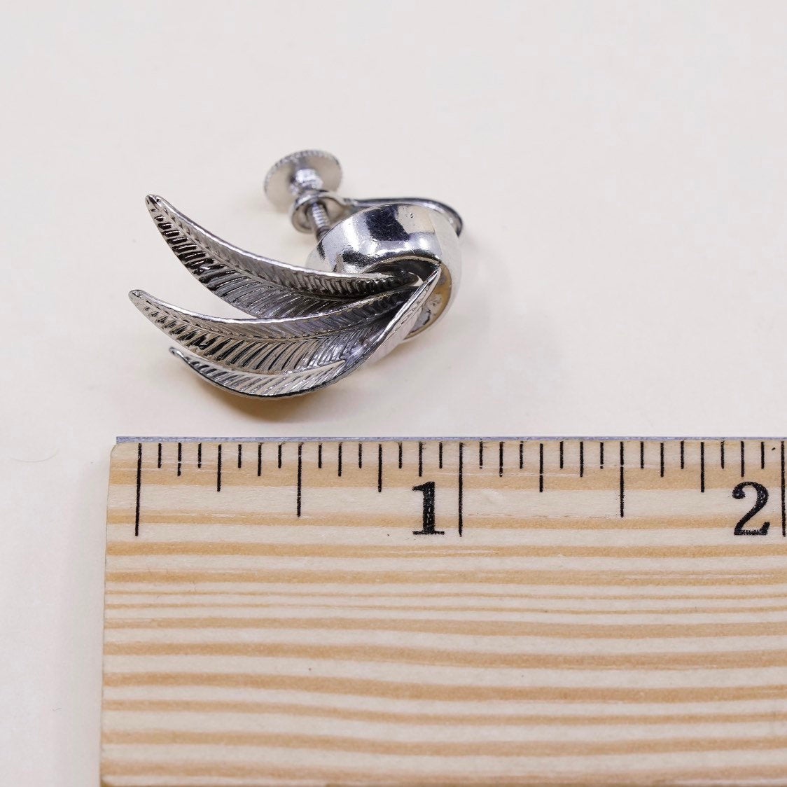 Vintage jewelry, silver Tone clip on leaves earrings