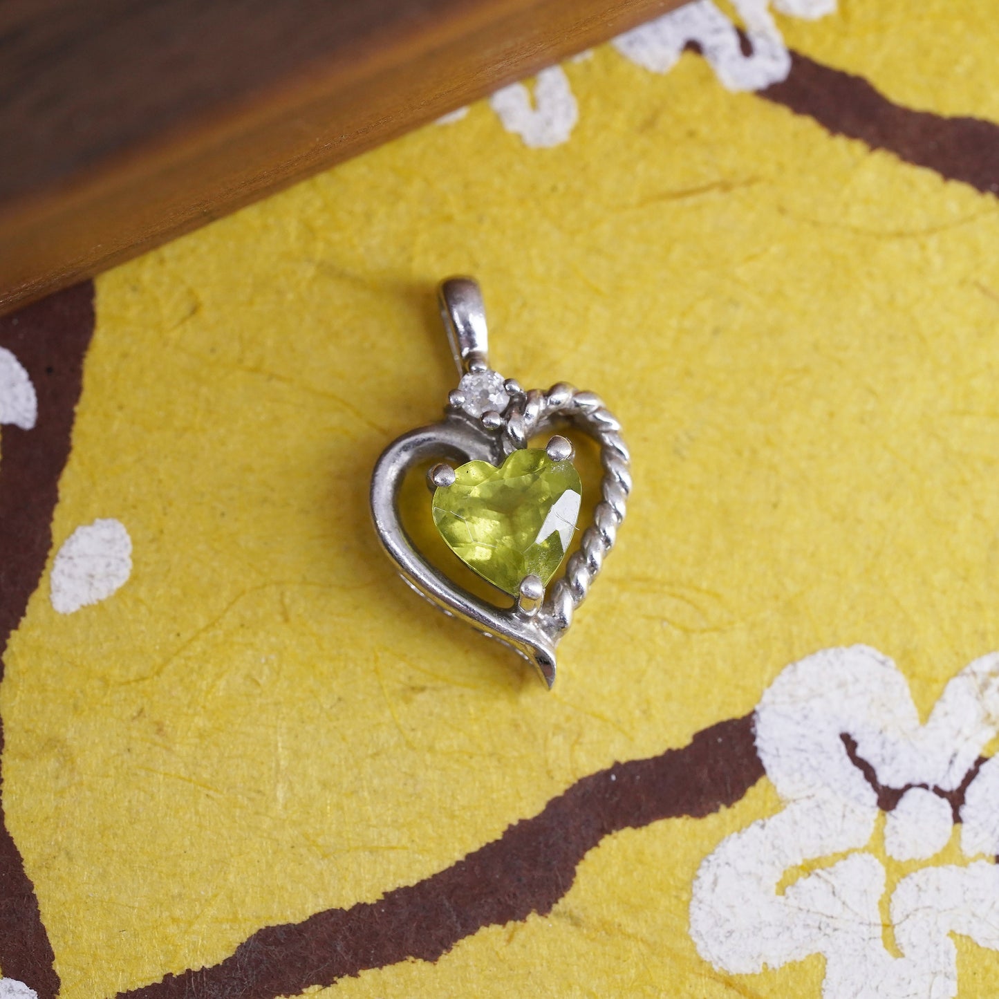 Vintage Sterling silver pendant, 925 heart pendant with peridot