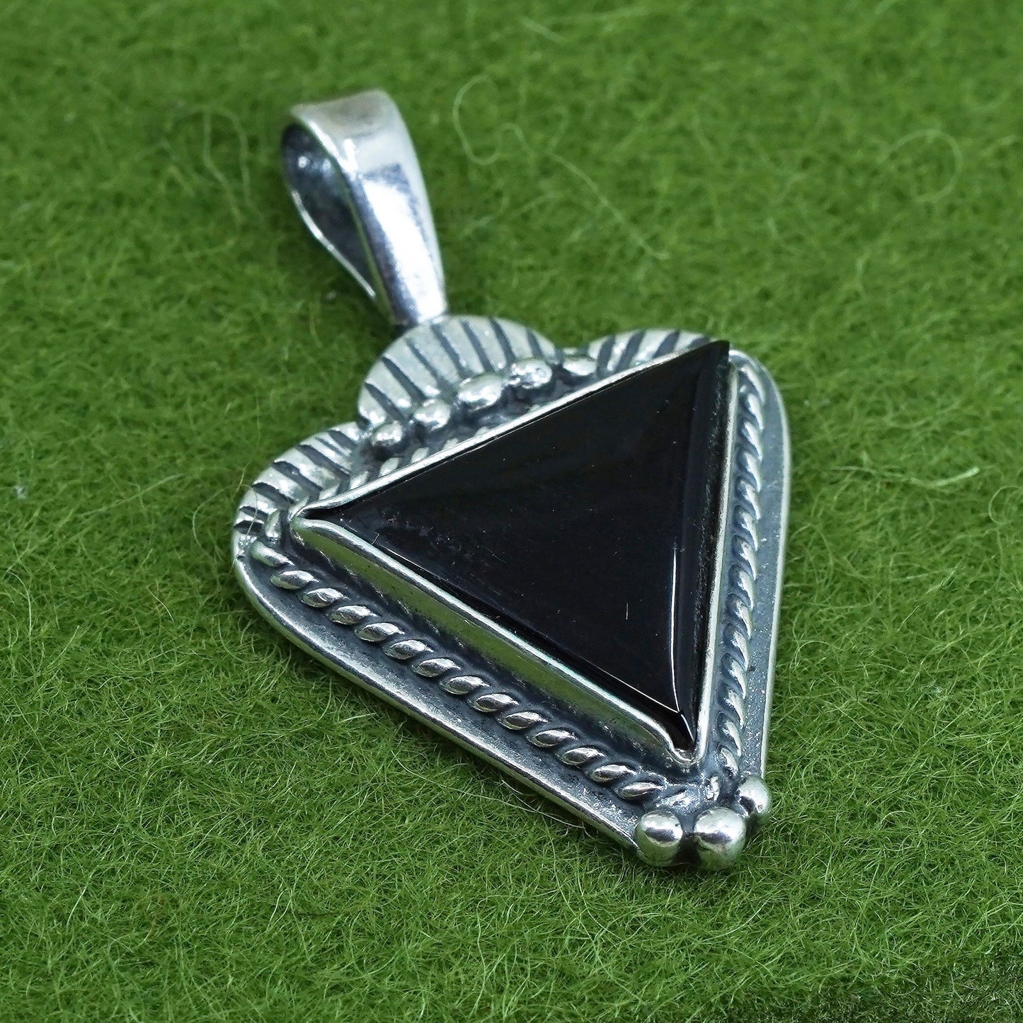 Native American Navajo JG sterling silver 925 pendant with triangular onyx