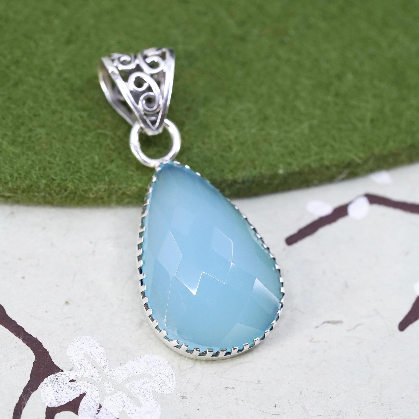 Vintage Sterling 925 silver pendant with Teardrop Chalcedony