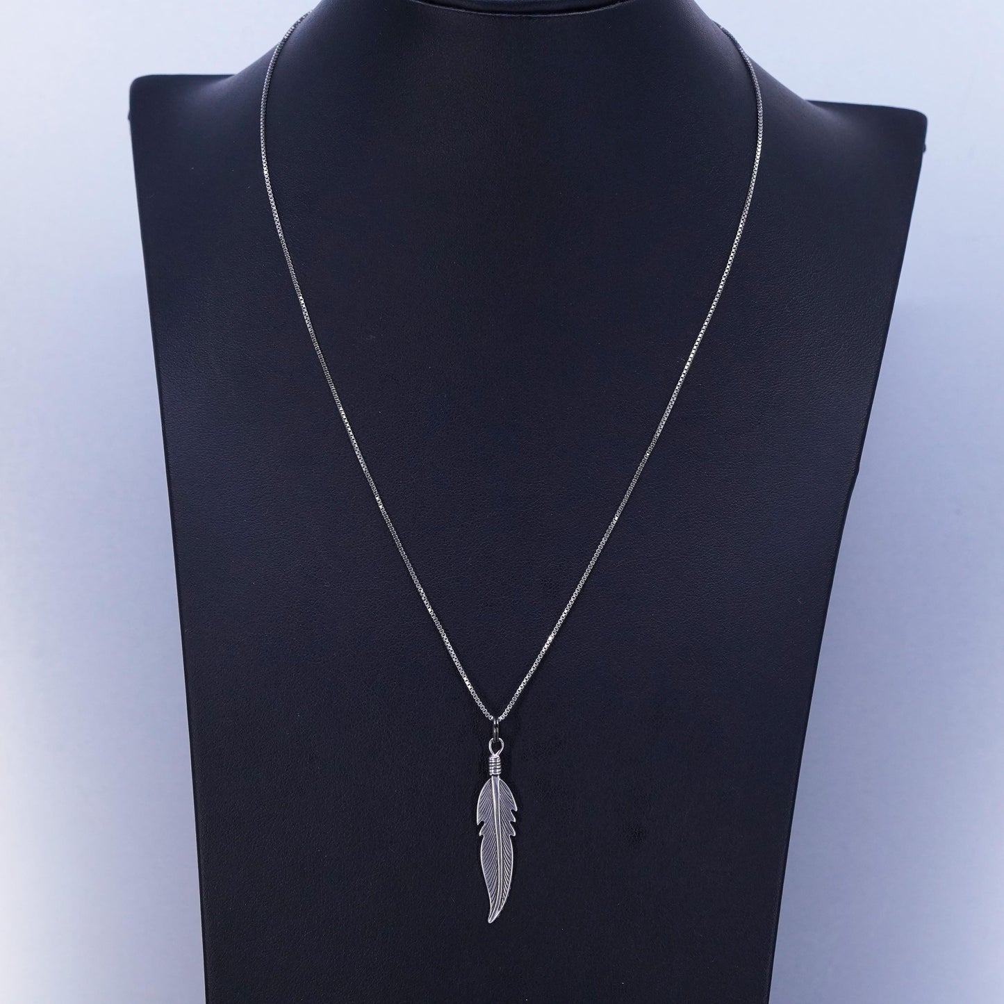 18”, vintage Sterling 925 silver box chain necklace with feather pendant