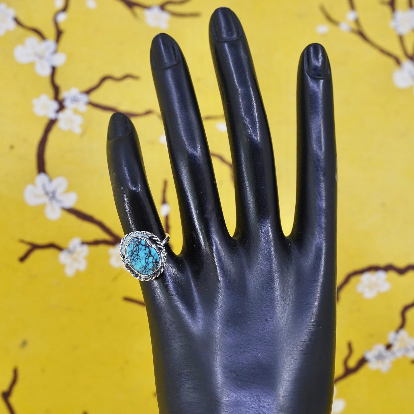 Size 4.5, Sterling 925 silver statement ring w/ kingman spiderwebbed turquoise