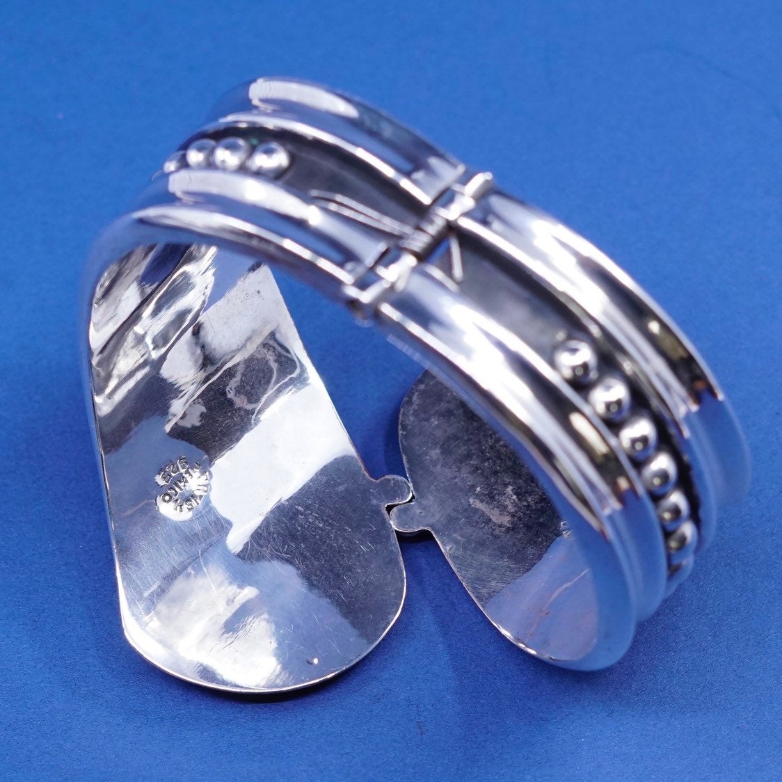 7", vtg sterling silver handmade bracelet, mexico 925 swirl hinged bangle beads