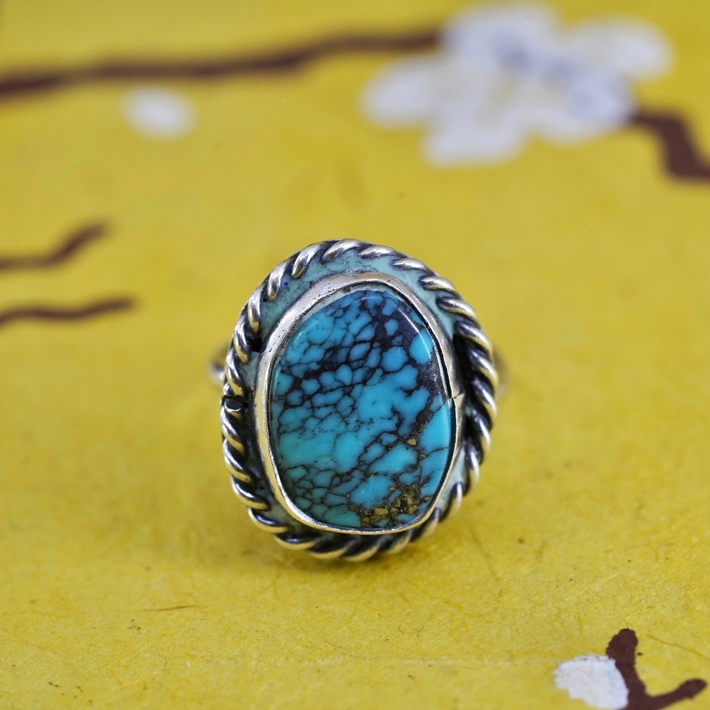 Size 4.5, Sterling 925 silver statement ring w/ kingman spiderwebbed turquoise