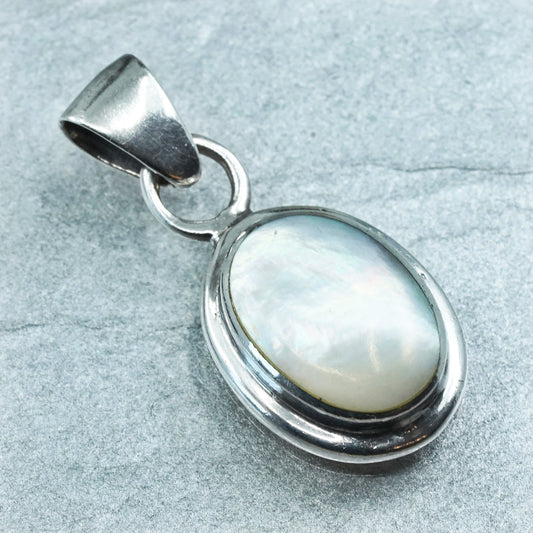 Vintage sterling 925 silver handmade pendant with oval mother of pearl