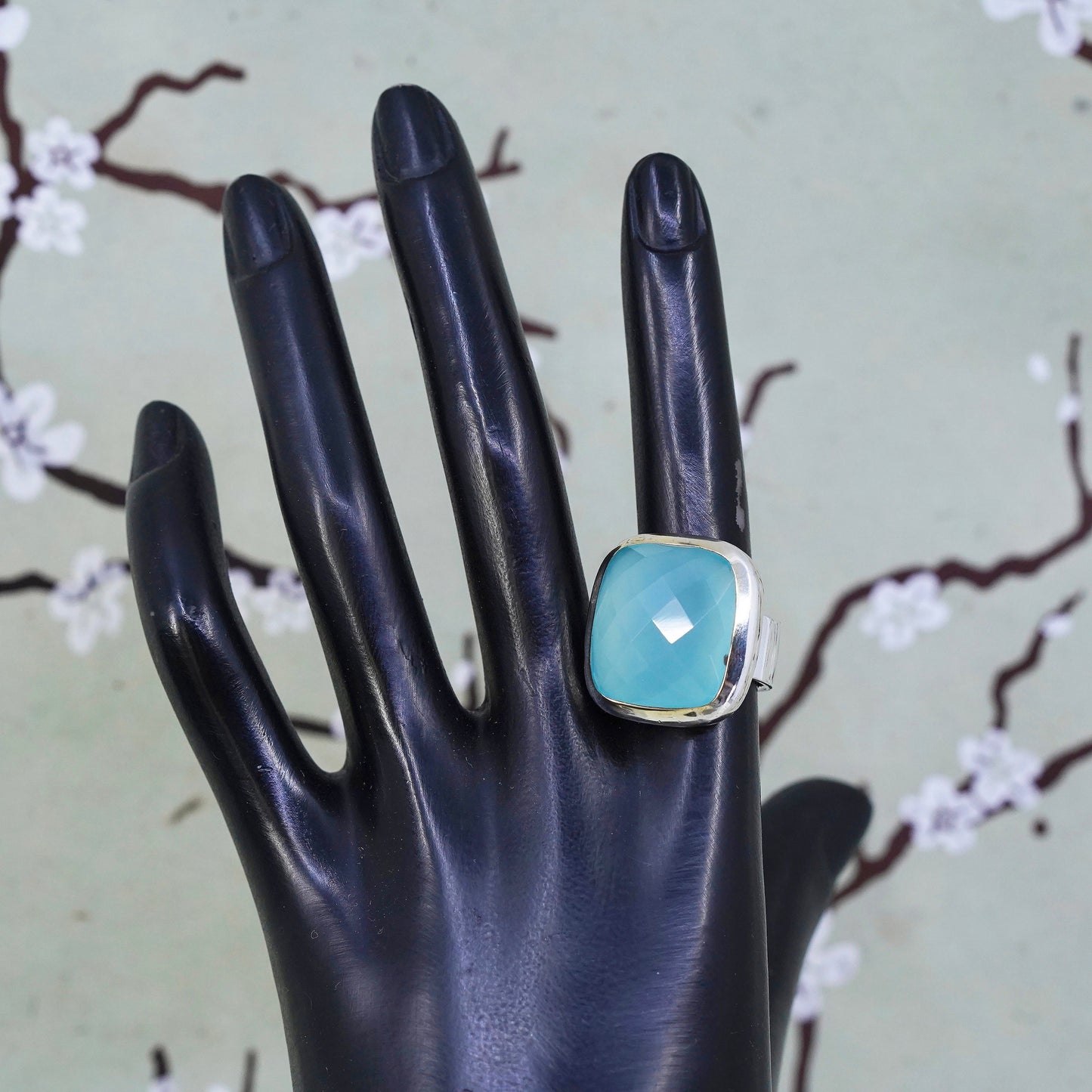 Size 7, vintage Sterling 925 silver statement ring and chalcedony