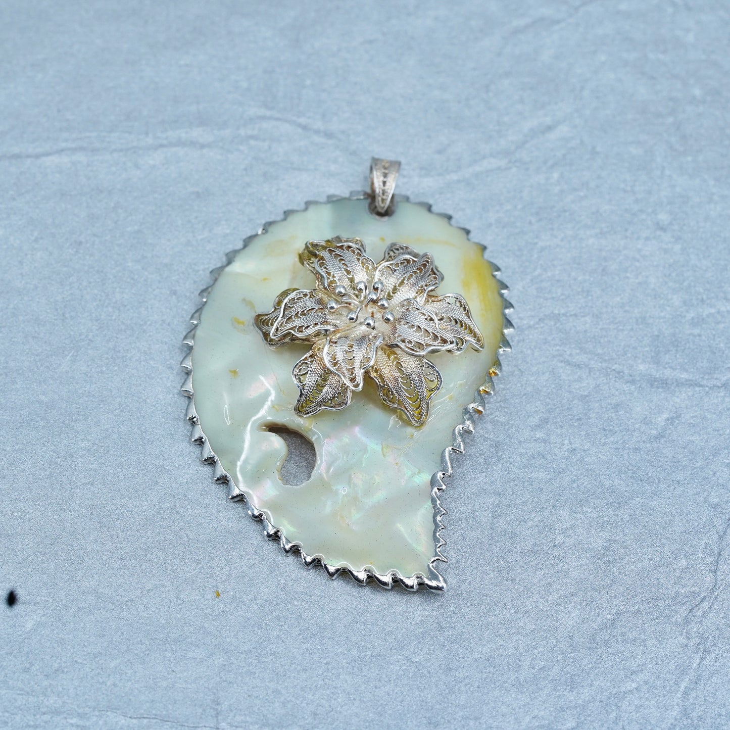 Vintage sterling 925 silver pendant with leafy mother of pearl filigree flower