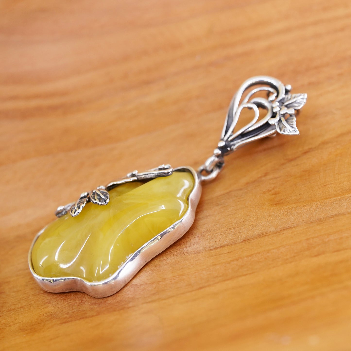 Vintage Sterling silver 925 handmade pendant with Amber and leaves heart