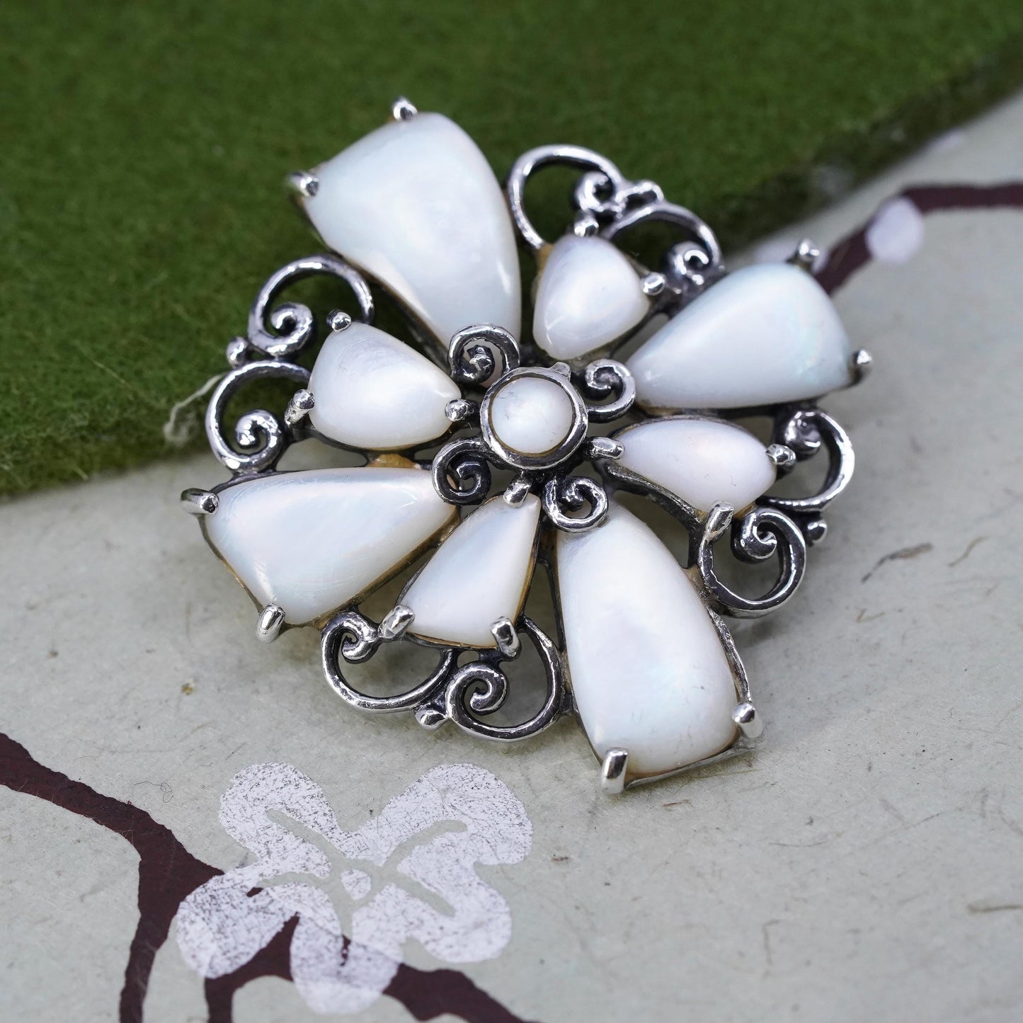 vintage sterling silver handmade pendant, 925 flower with mother of pearl