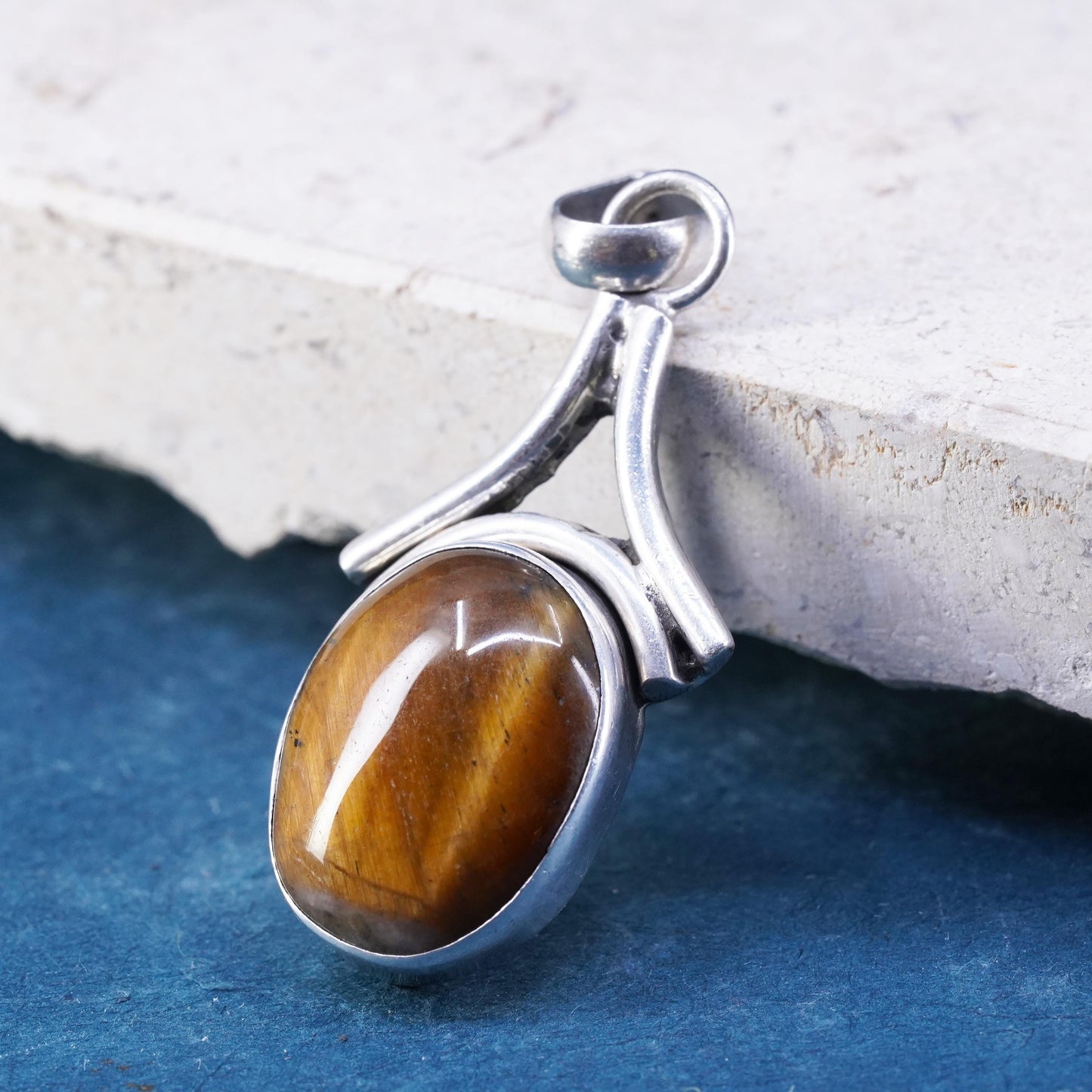 Vintage sterling 925 silver handmade pendant with oval golden tiger eye