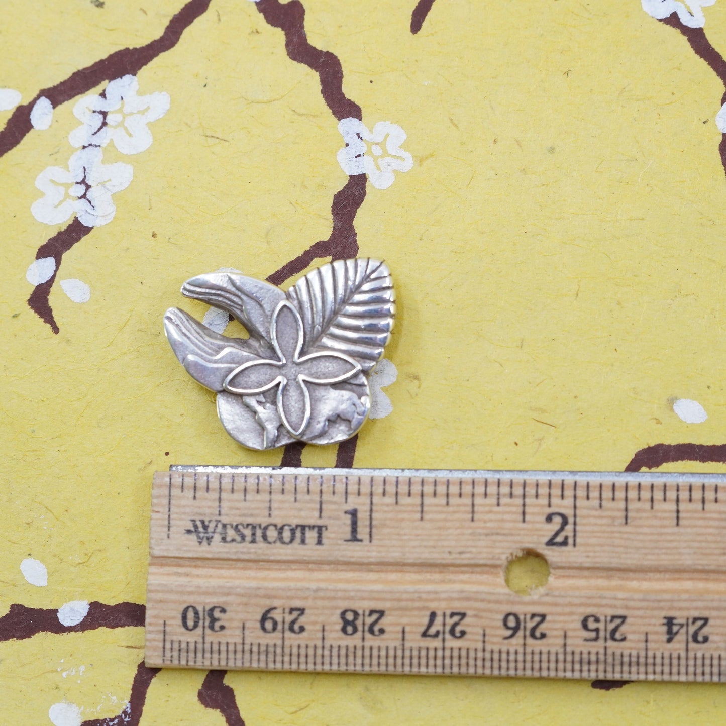 VTG Sterling Silver 925 Earth, Hands, Leaf and Bird Symbol Brooch 7/8 x 1 1/8