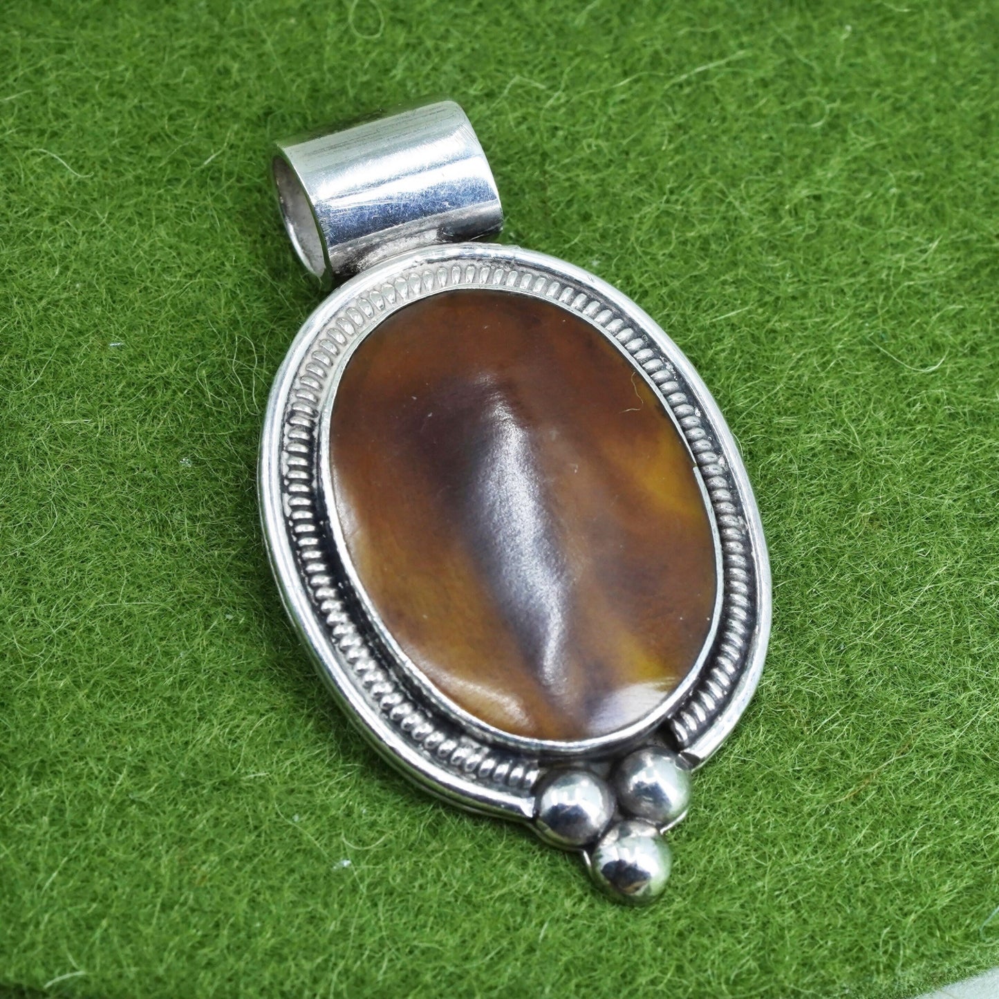 Vintage mexico sterling silver 925 handmade pendant with oval amber