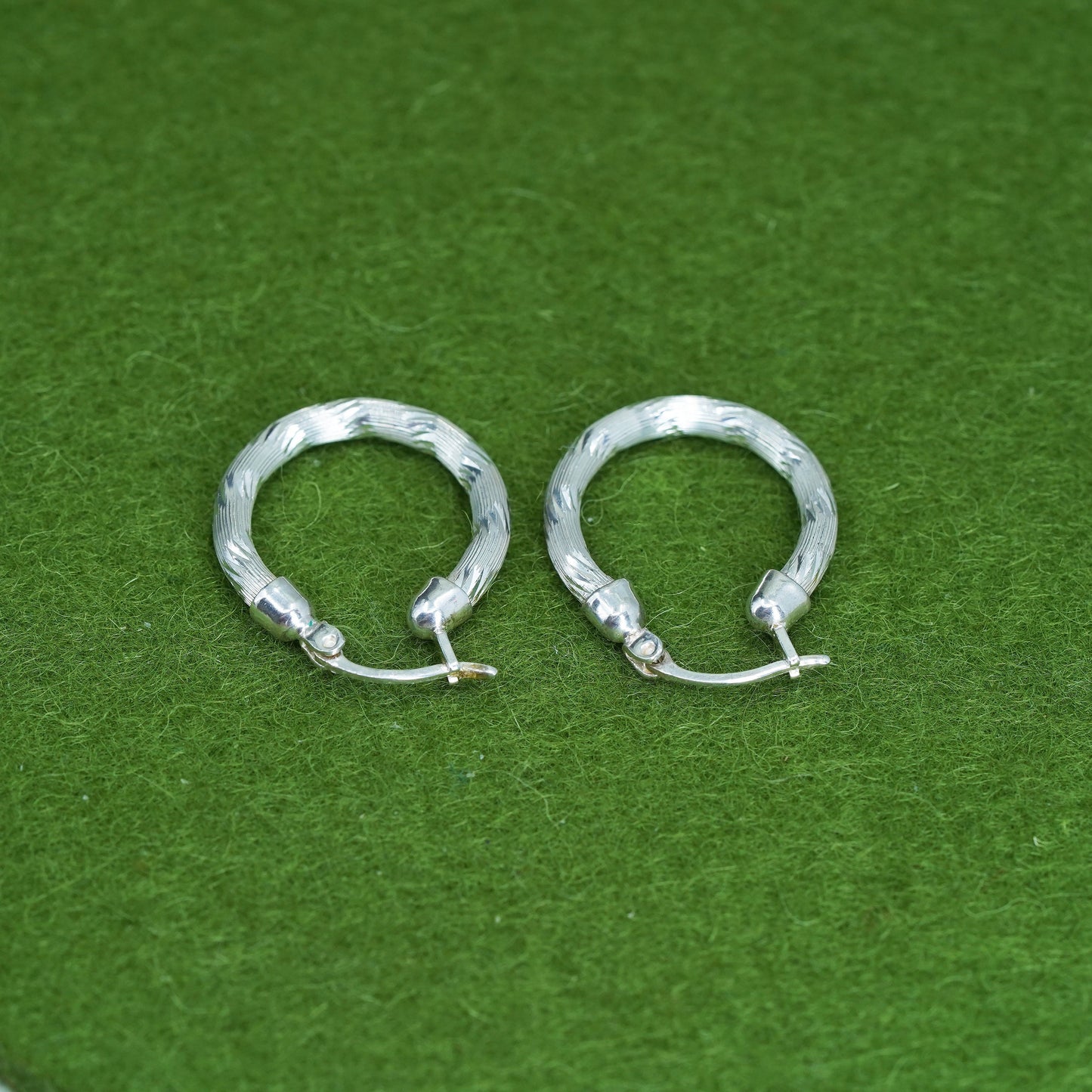 0.75", Vintage sterling silver loop earrings, textured fashion 925 silver hoops