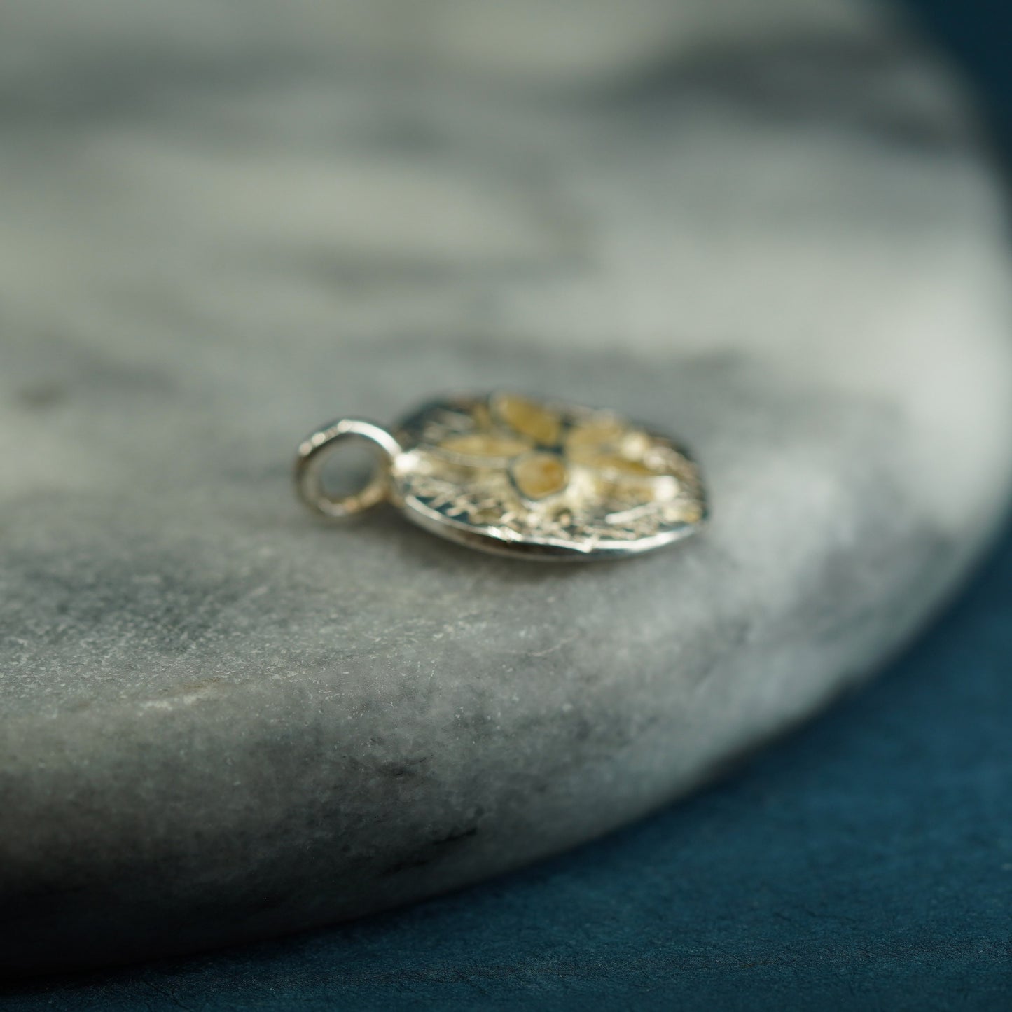 Vintage Dune sterling 925 silver handmade sand dollar pendant filled with sand