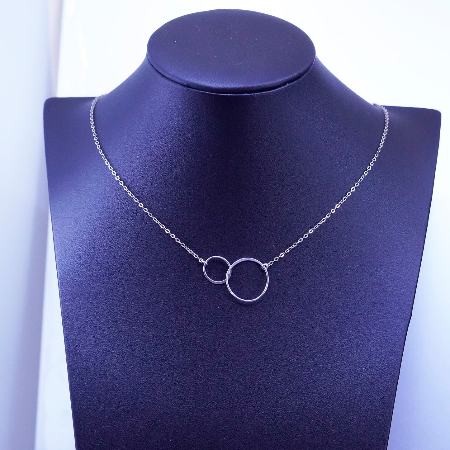 18”, efytal Sterling silver necklace, 925 circle chain w/ entwined ring pendant