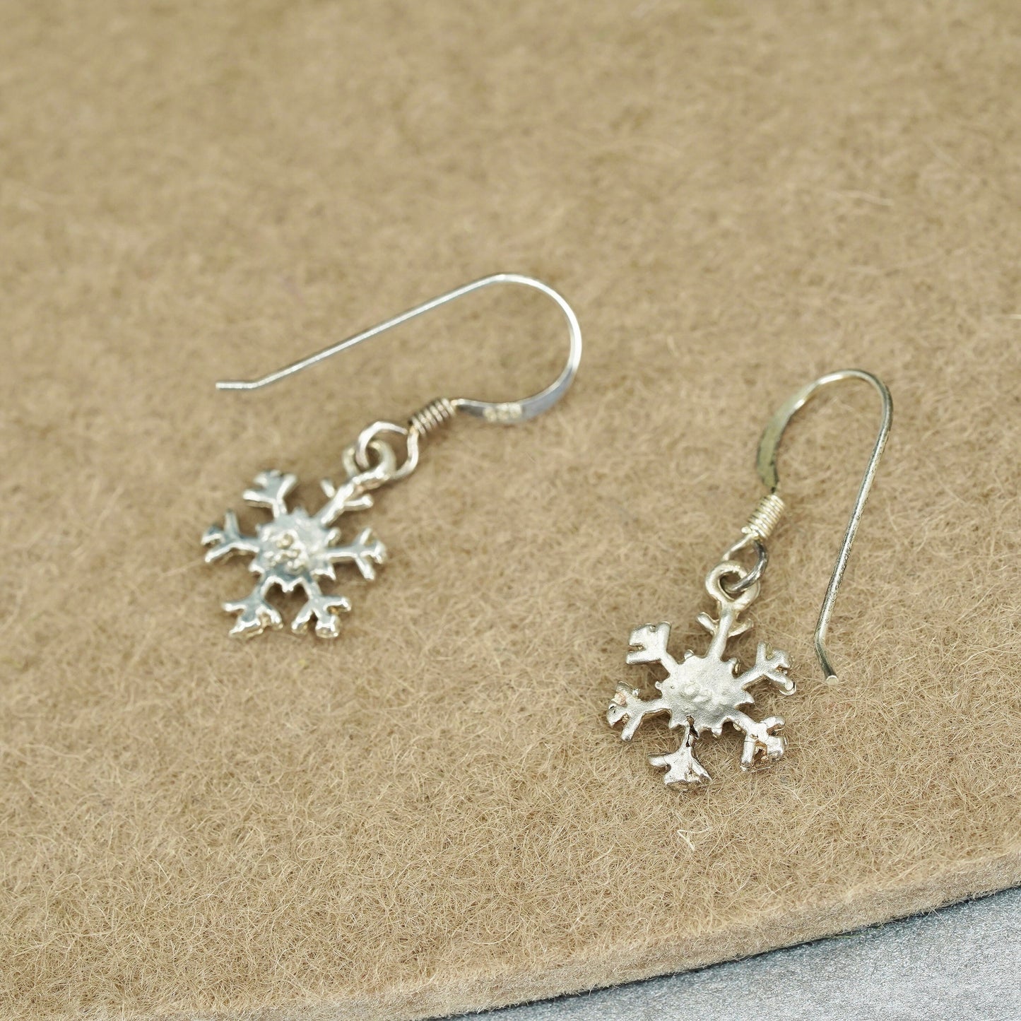 Vintage southwestern Sterling 925 silver handmade earrings, snowflake drops