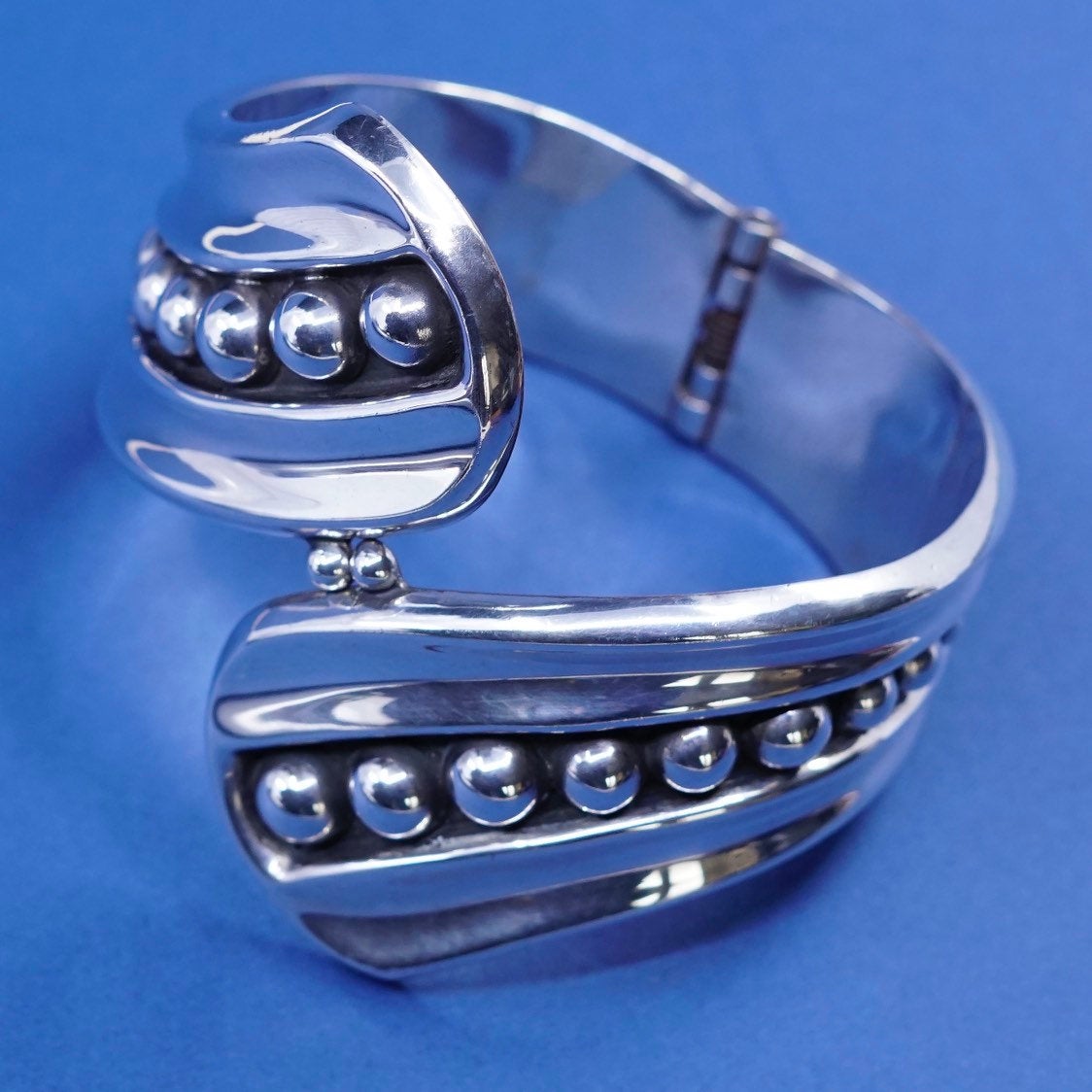 7", vtg sterling silver handmade bracelet, mexico 925 swirl hinged bangle beads