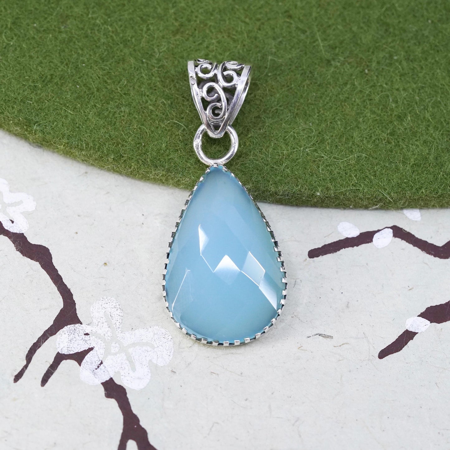 Vintage Sterling 925 silver pendant with Teardrop Chalcedony