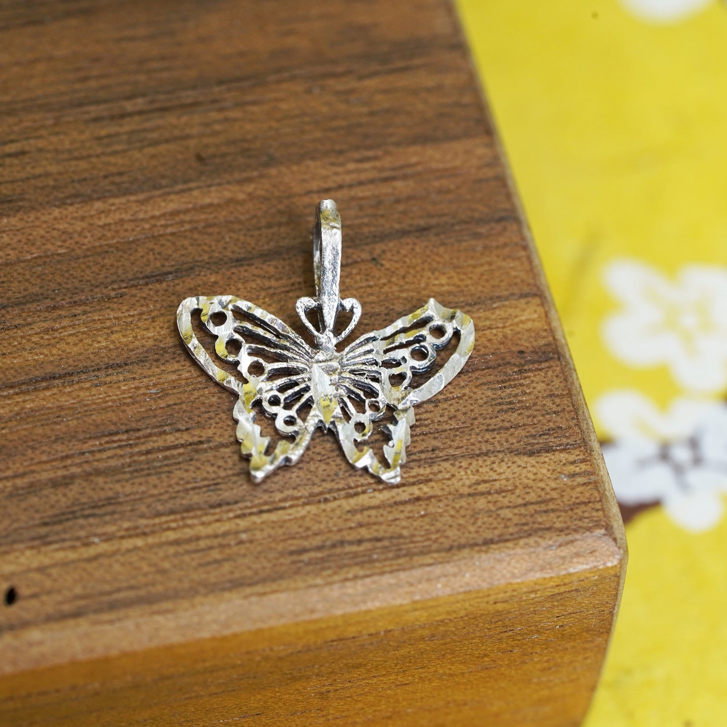 0.6g, Vintage 14K white gold handmade filigree butterfly pendant