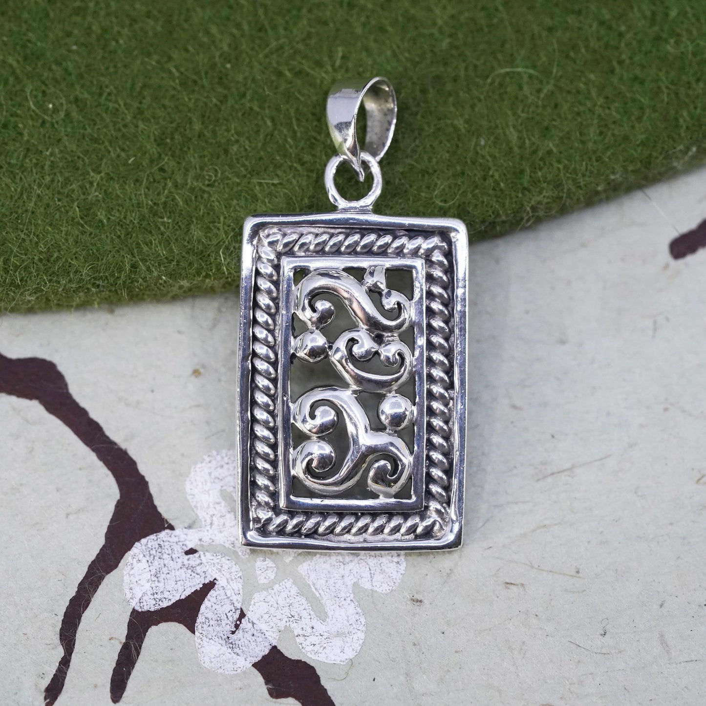 Vintage Sterling silver handmade pendant, 925 swirl Filigree rectangle