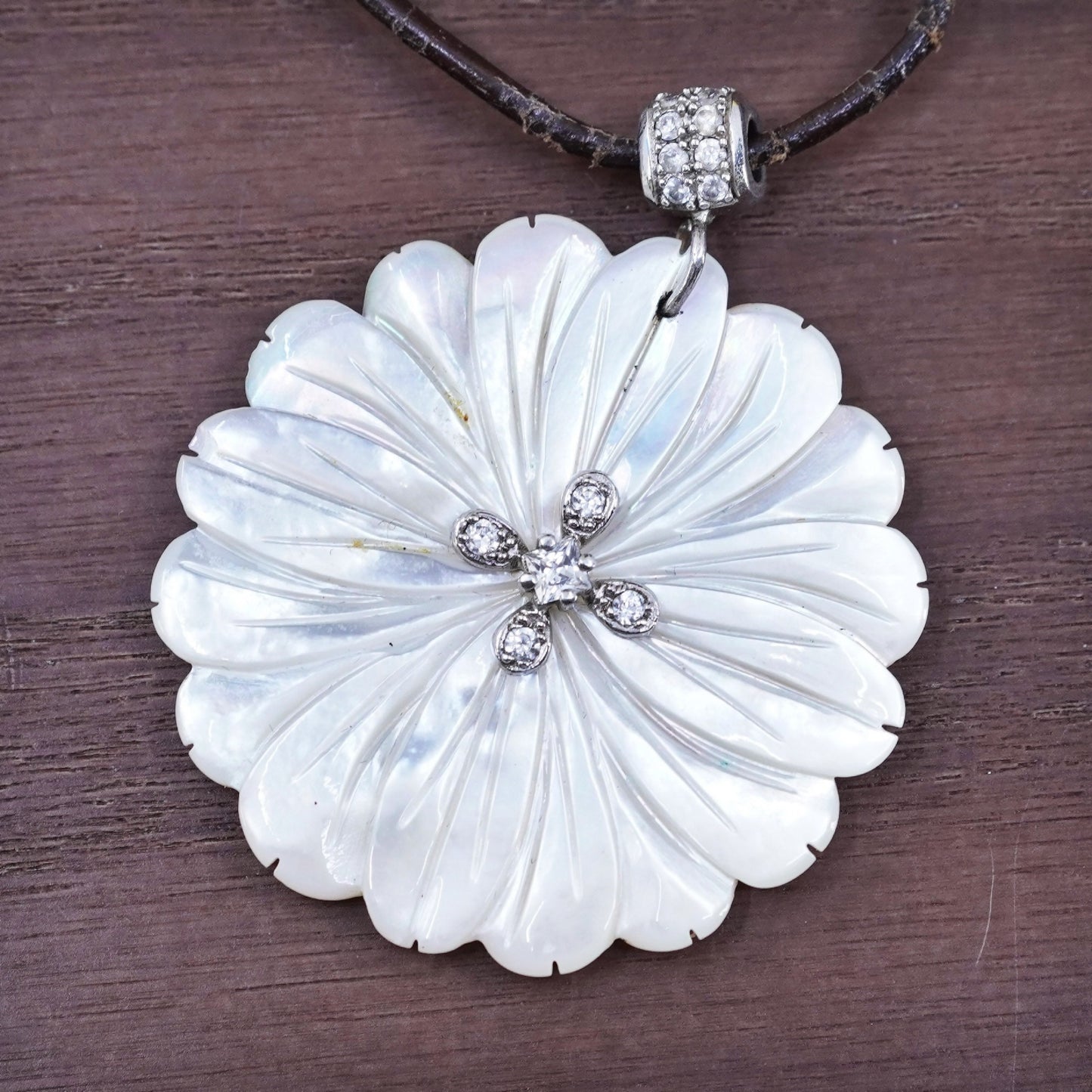 16+2”, leather necklace w/ sterling 925 silver mother of pearl flower pendants