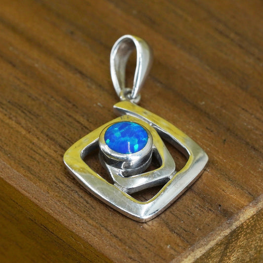 1.5g, vintage 9K white gold square pendant with Opal inlay