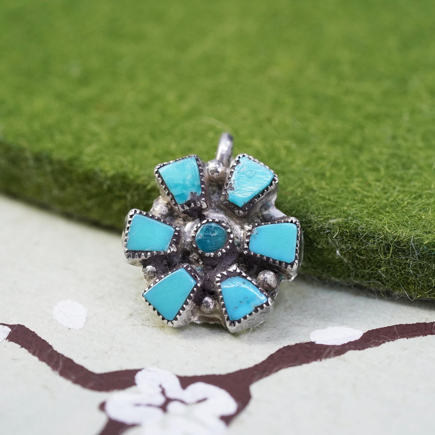 Natuve American southwestern sterling silver 925 flower pendant with turquoise