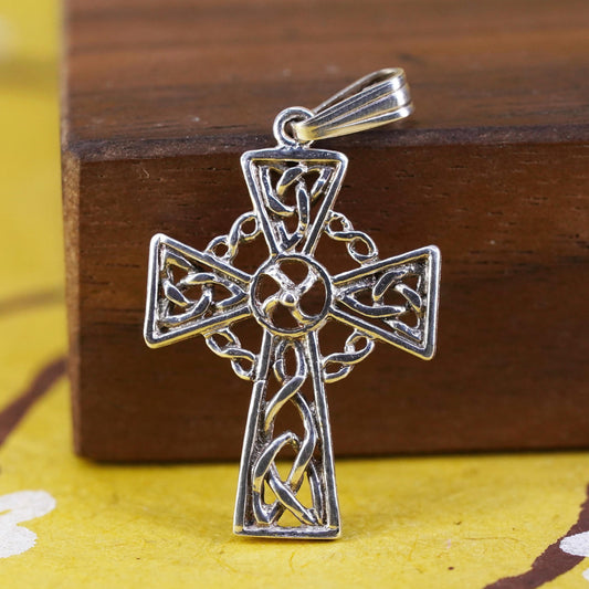 Vintage Sterling silver handmade pendant, 925 filigree cross