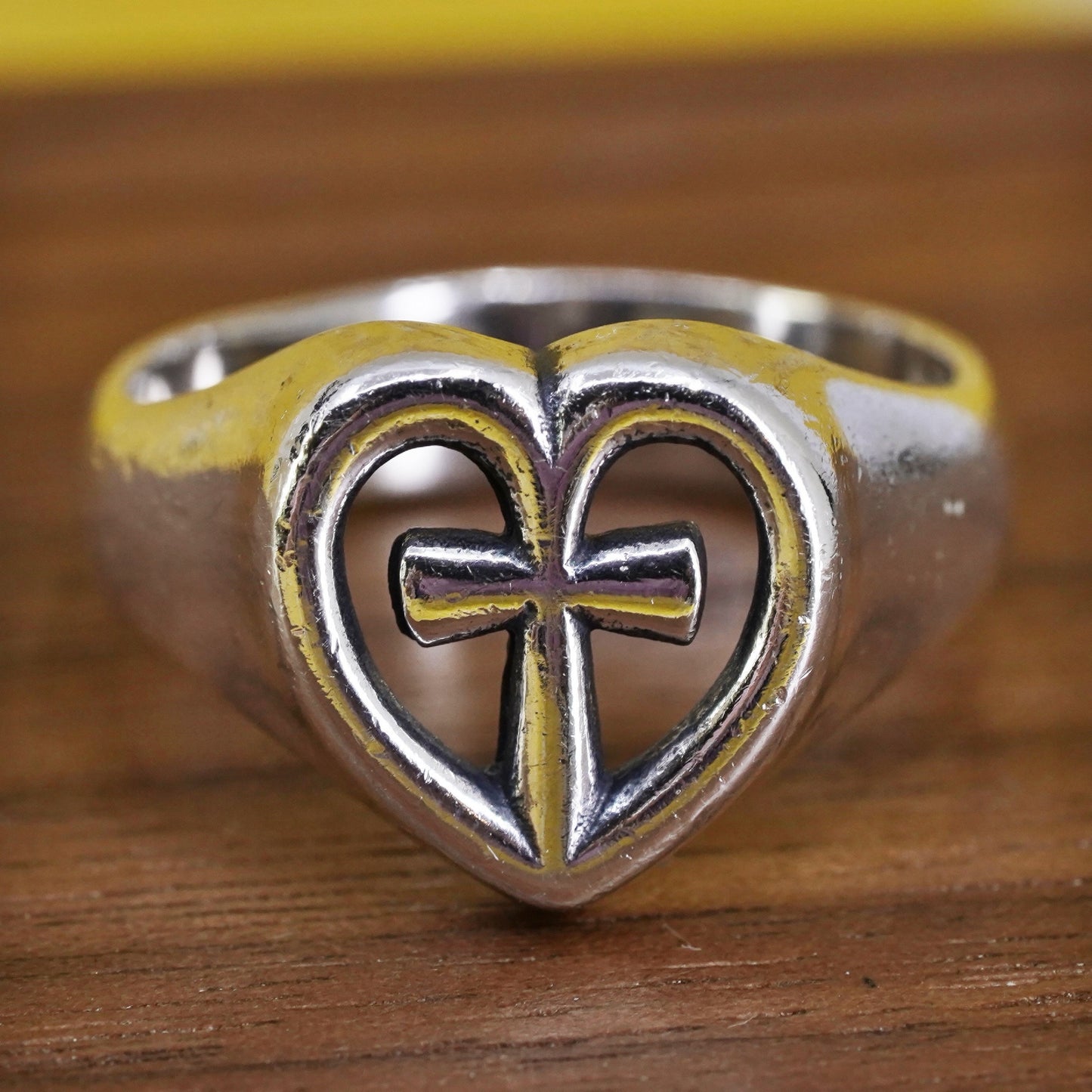 Size 8, vintage James Avery Sterling silver ring, 925 band with cross heart