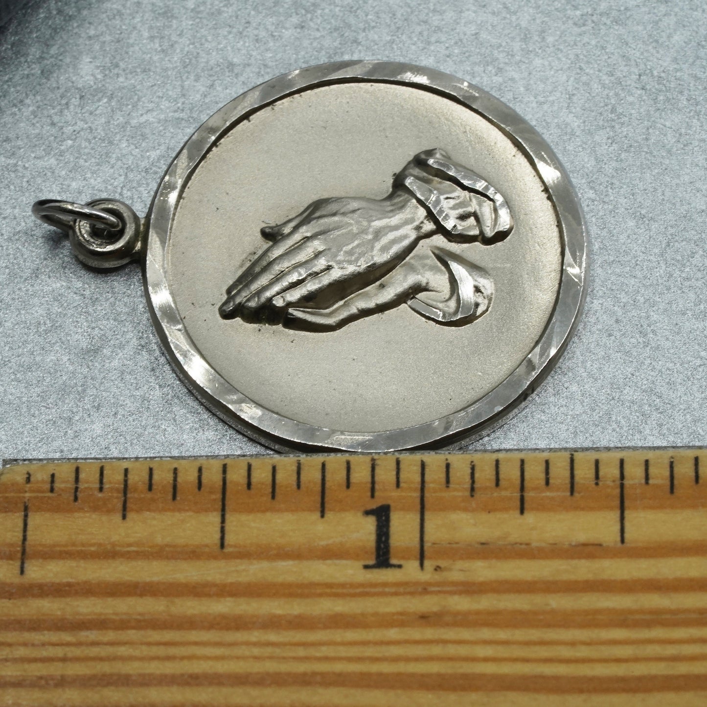 Sterling 925 silver circle pendant, prayer hands “God graint me the serenity to