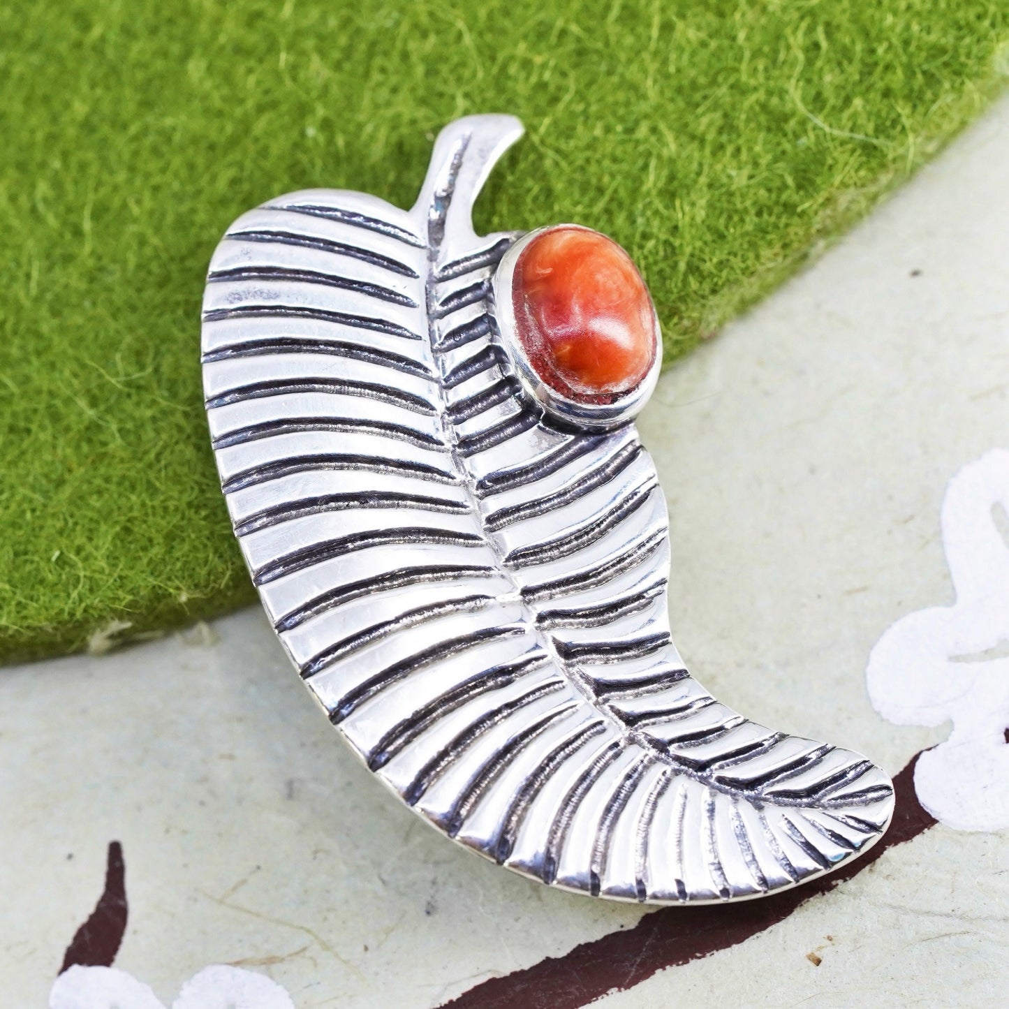 VTG Native American Navajo sterling silver 925 handmade leaf brooch with coral