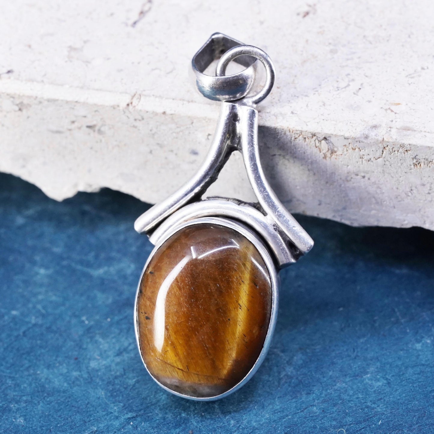 Vintage sterling 925 silver handmade pendant with oval golden tiger eye