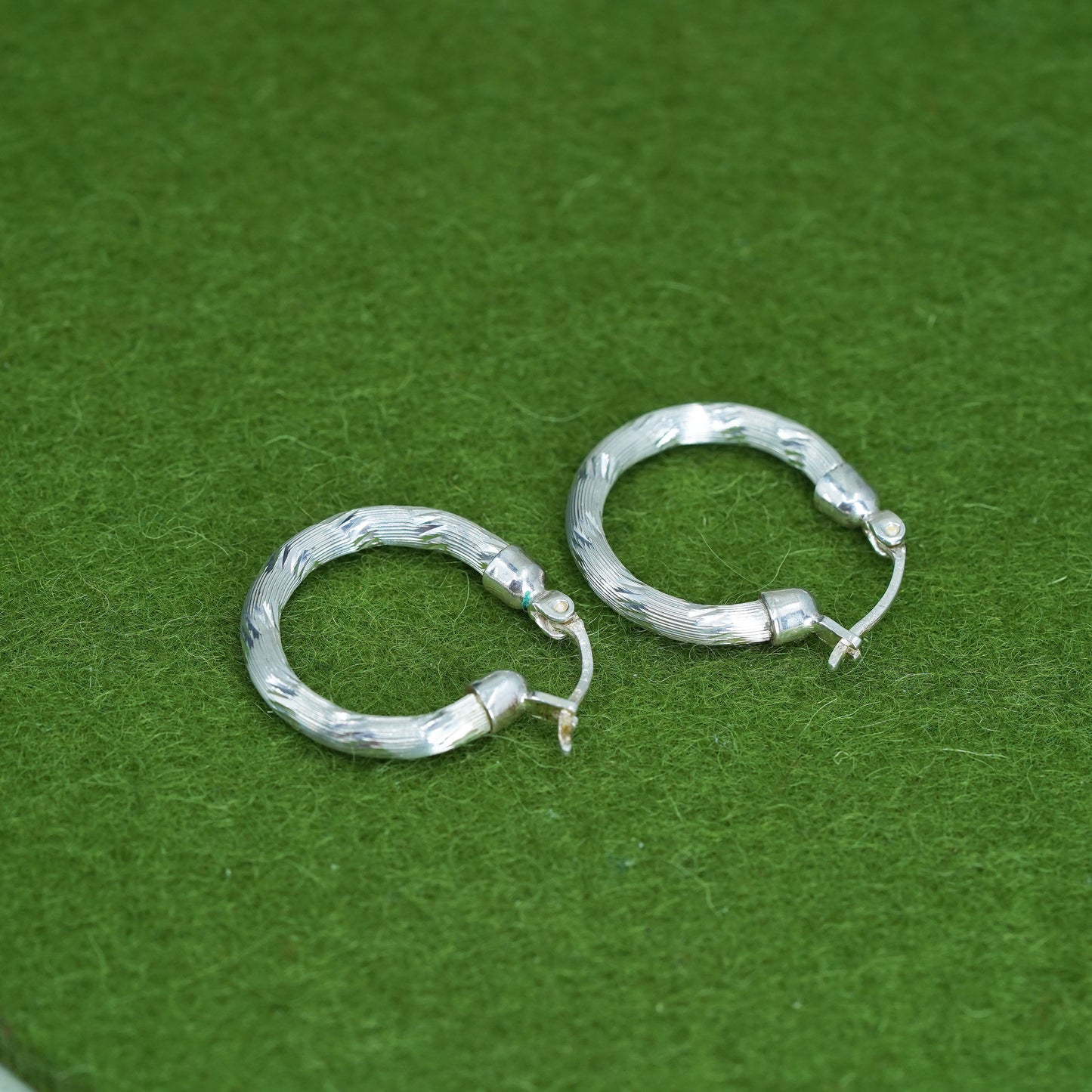 0.75", Vintage sterling silver loop earrings, textured fashion 925 silver hoops