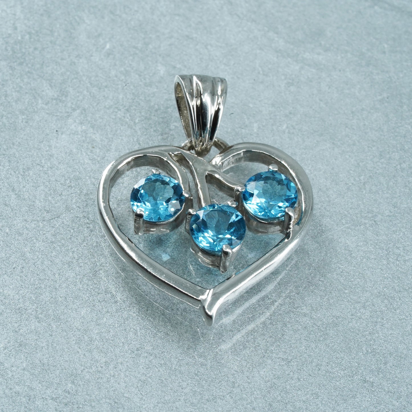 vintage sterling 925 silver heart pendant with blue topaz