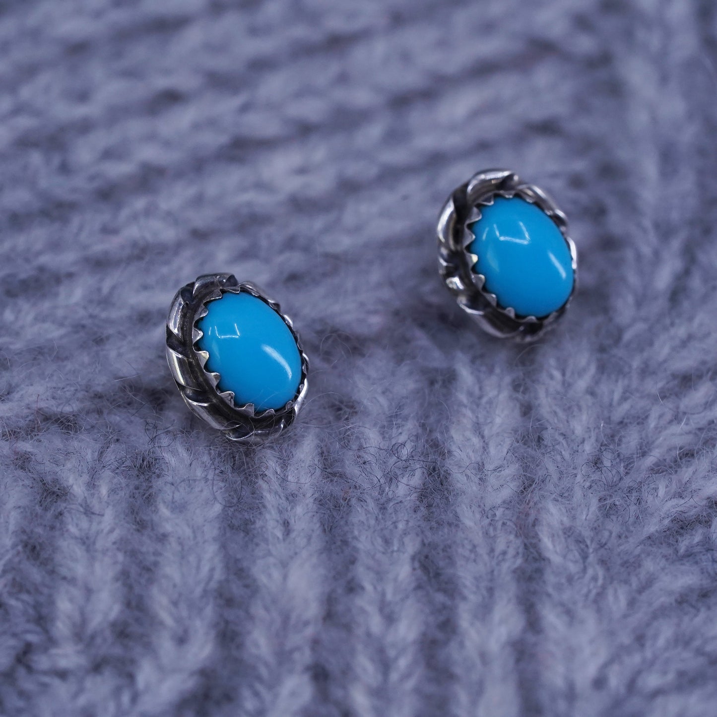 Vintage southwestern Sterling silver handmade earrings, 925 studs turquoise