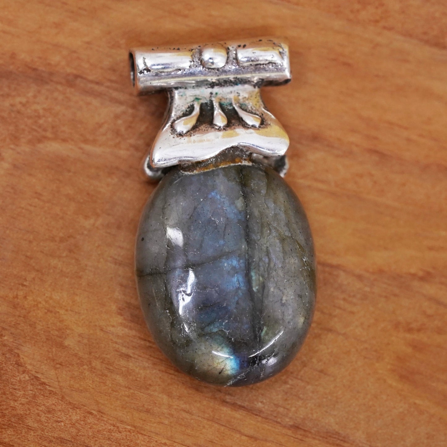 Vintage Sterling 925 silver handmade pendant with oval labradorite